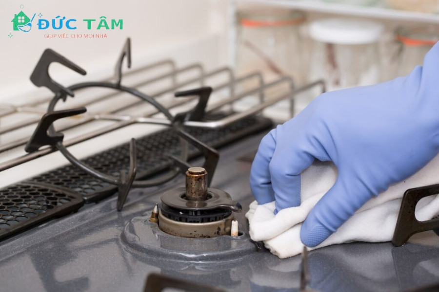 Cần vệ sinh kiềng bếp khi dọn nhà cửa