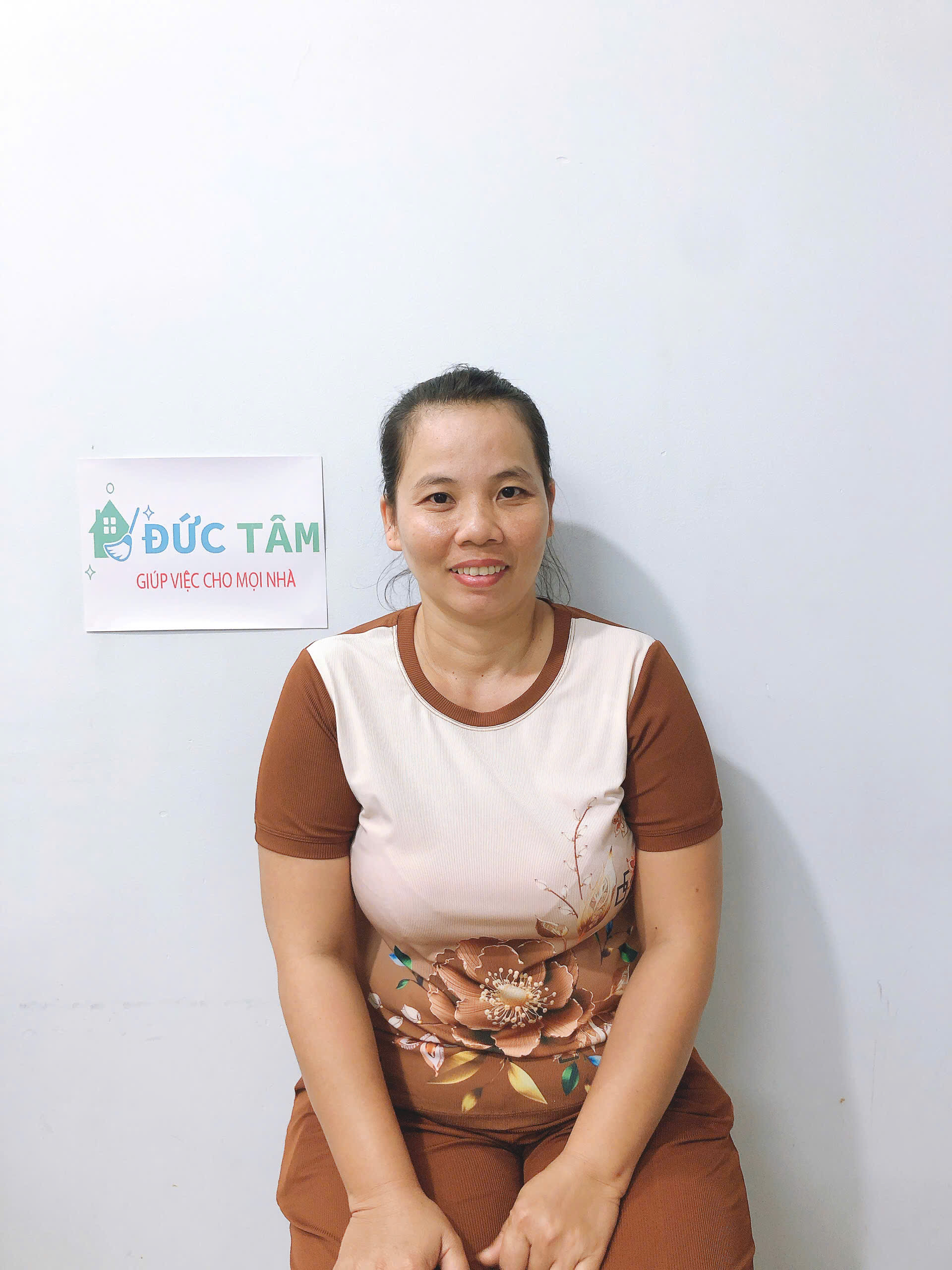 chị Hà nhận chăm bé, phụ giúp việc nhà