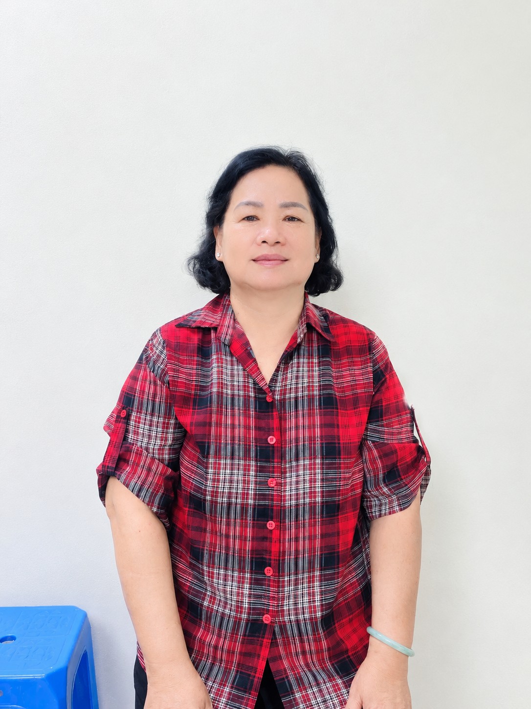 Chị Thúy chuyên chăm sóc ông bà