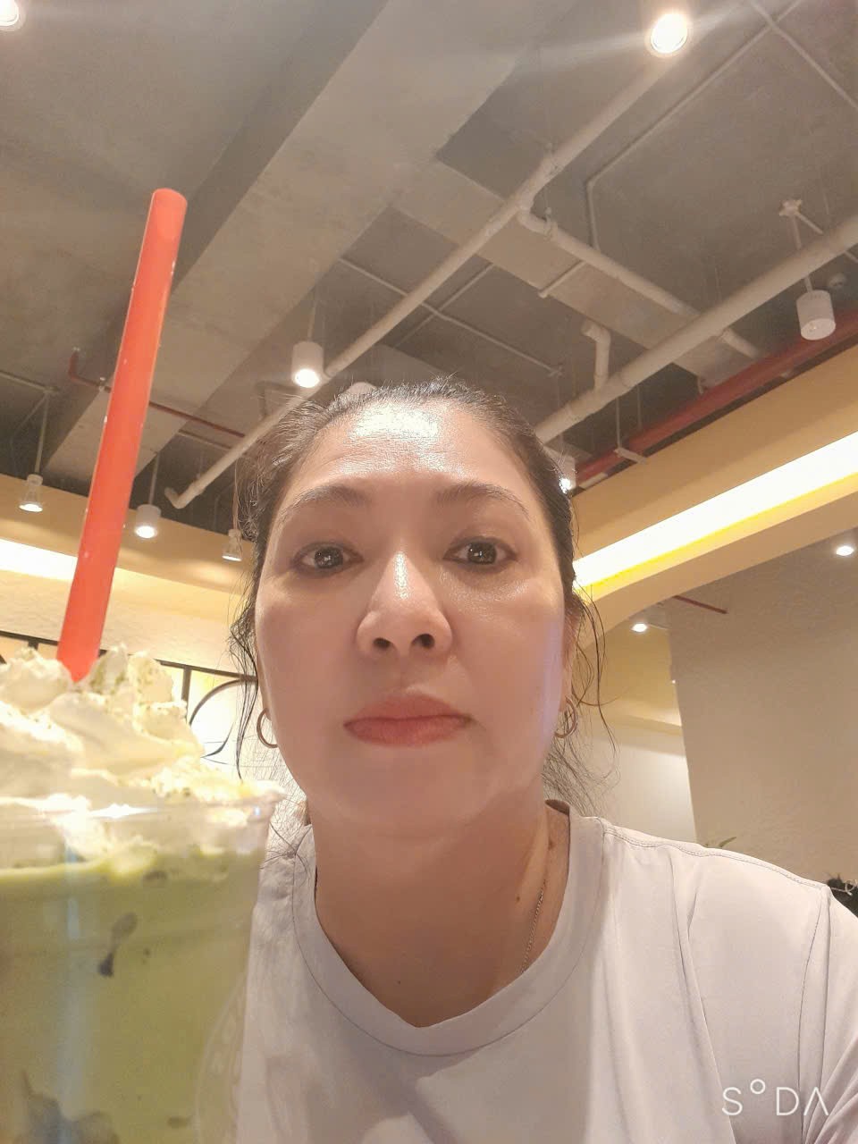 Chị Dung  tiếng Quảng Đông, giao tiếp tiếng Anh cơ bản.