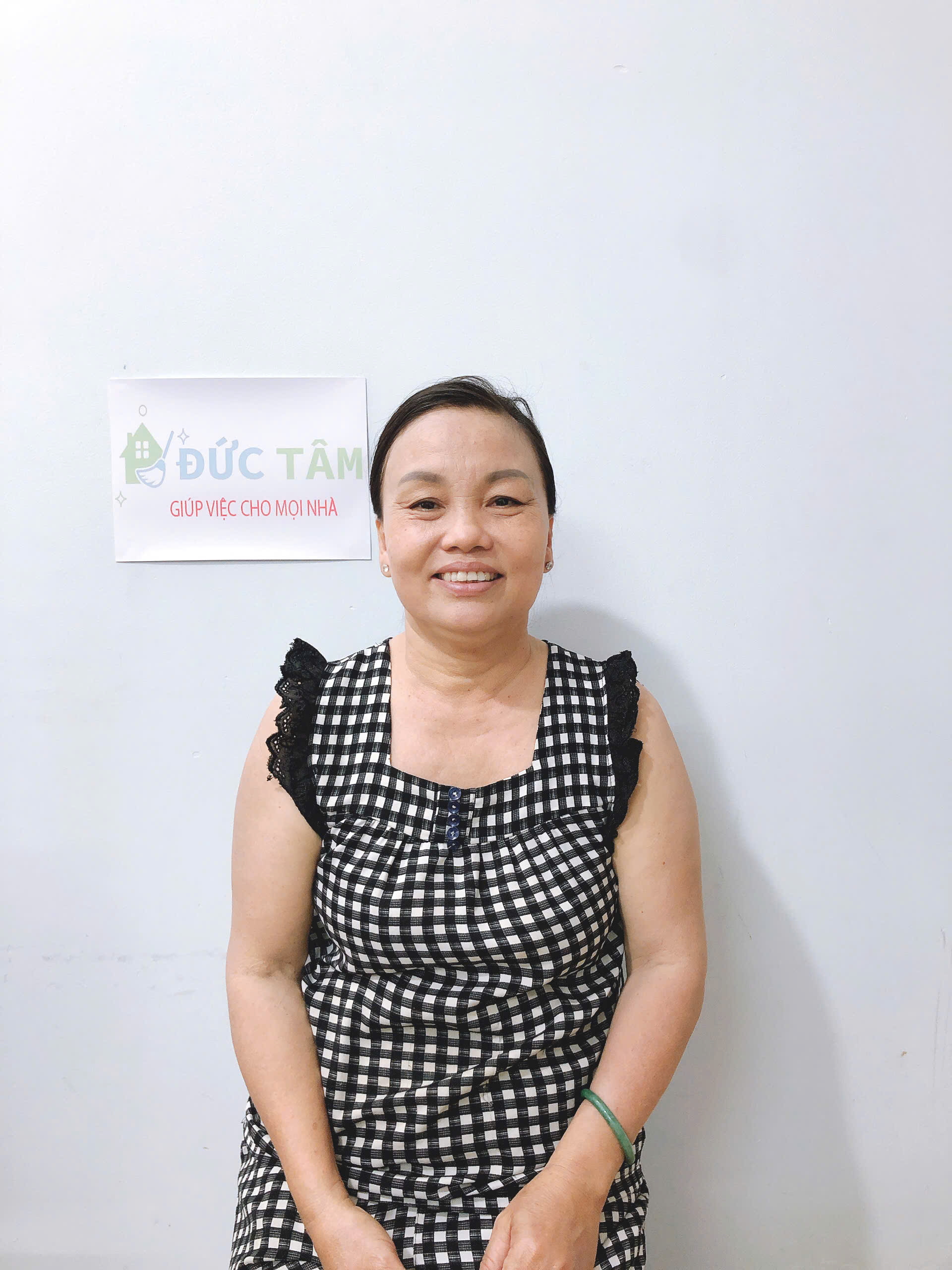 CÔ CHÚT HIỀN LÀNH, VUI VẺ, YÊU THƯƠNG TRẺ NHỎ