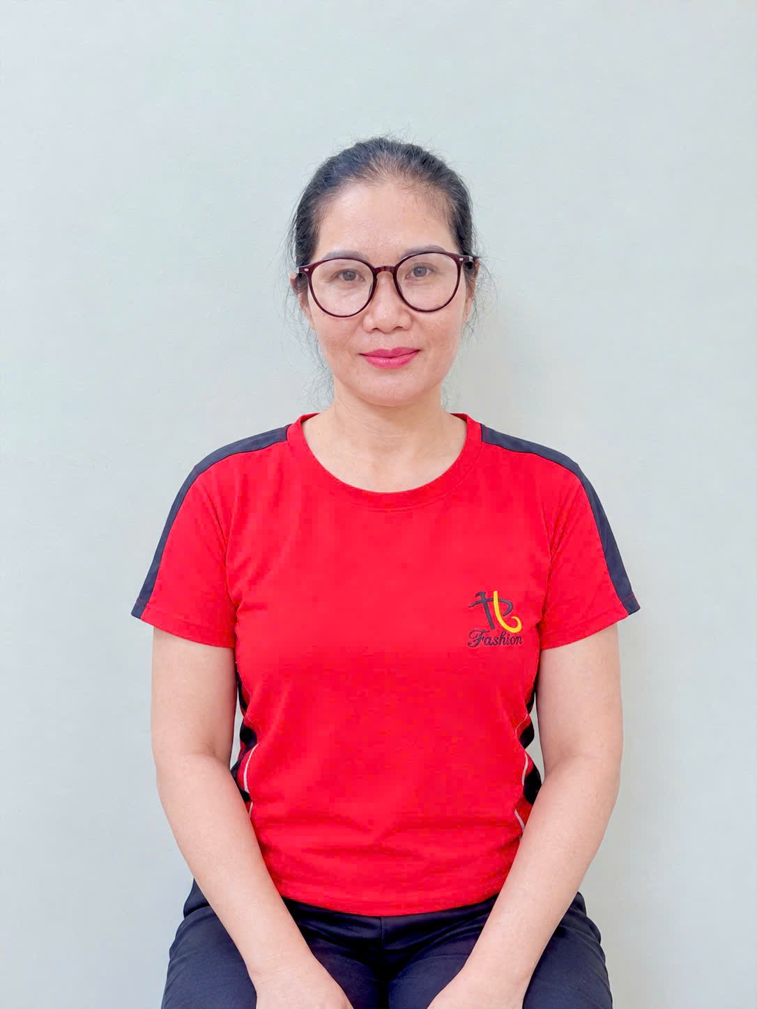 Cô Duyệt Chuyên Chăm Sóc Ông Bà