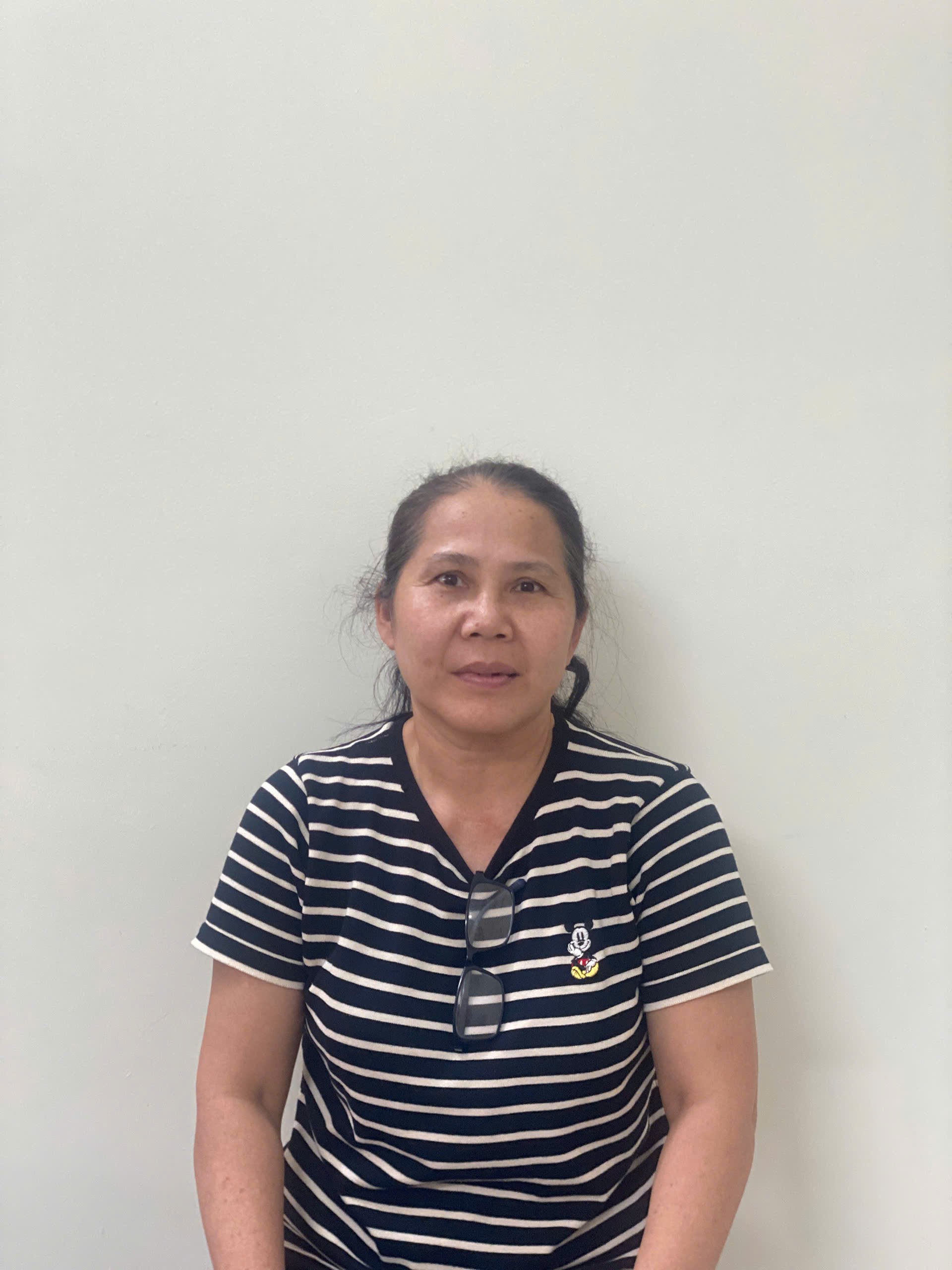 Cô Khanh chăm ông bà hỗ trợ việc nhà