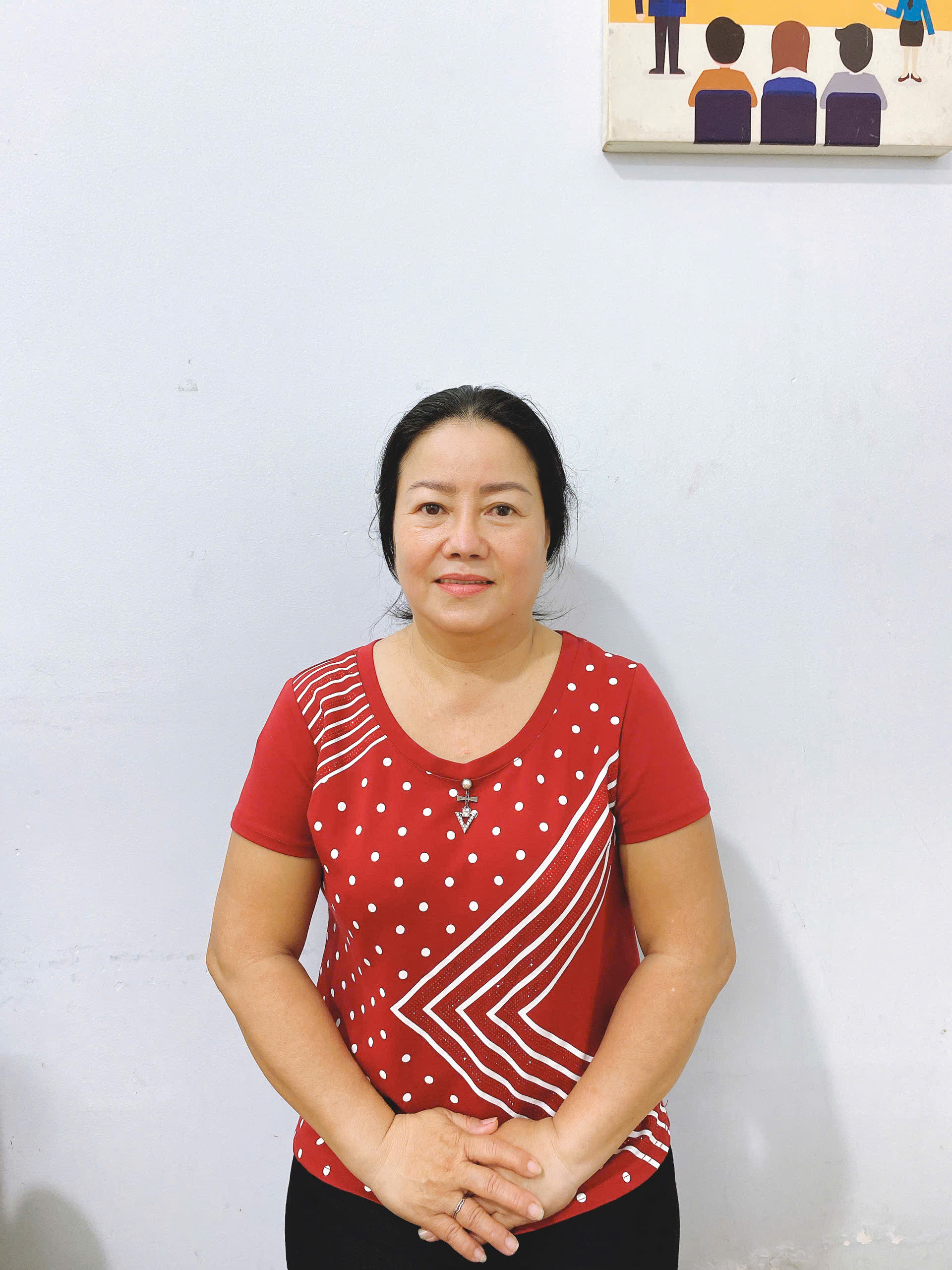 Cô Hạnh chuyên chăm sóc ông bà