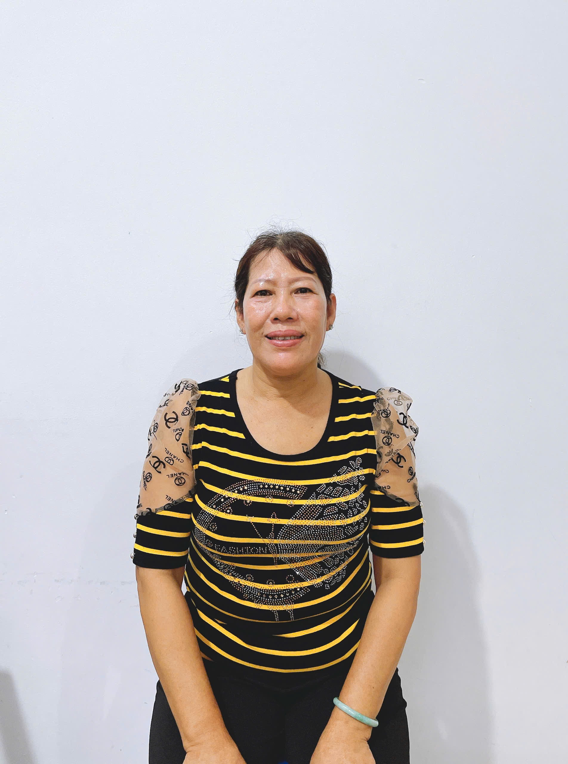 Cô Muội chuyên chăm sóc ông bà