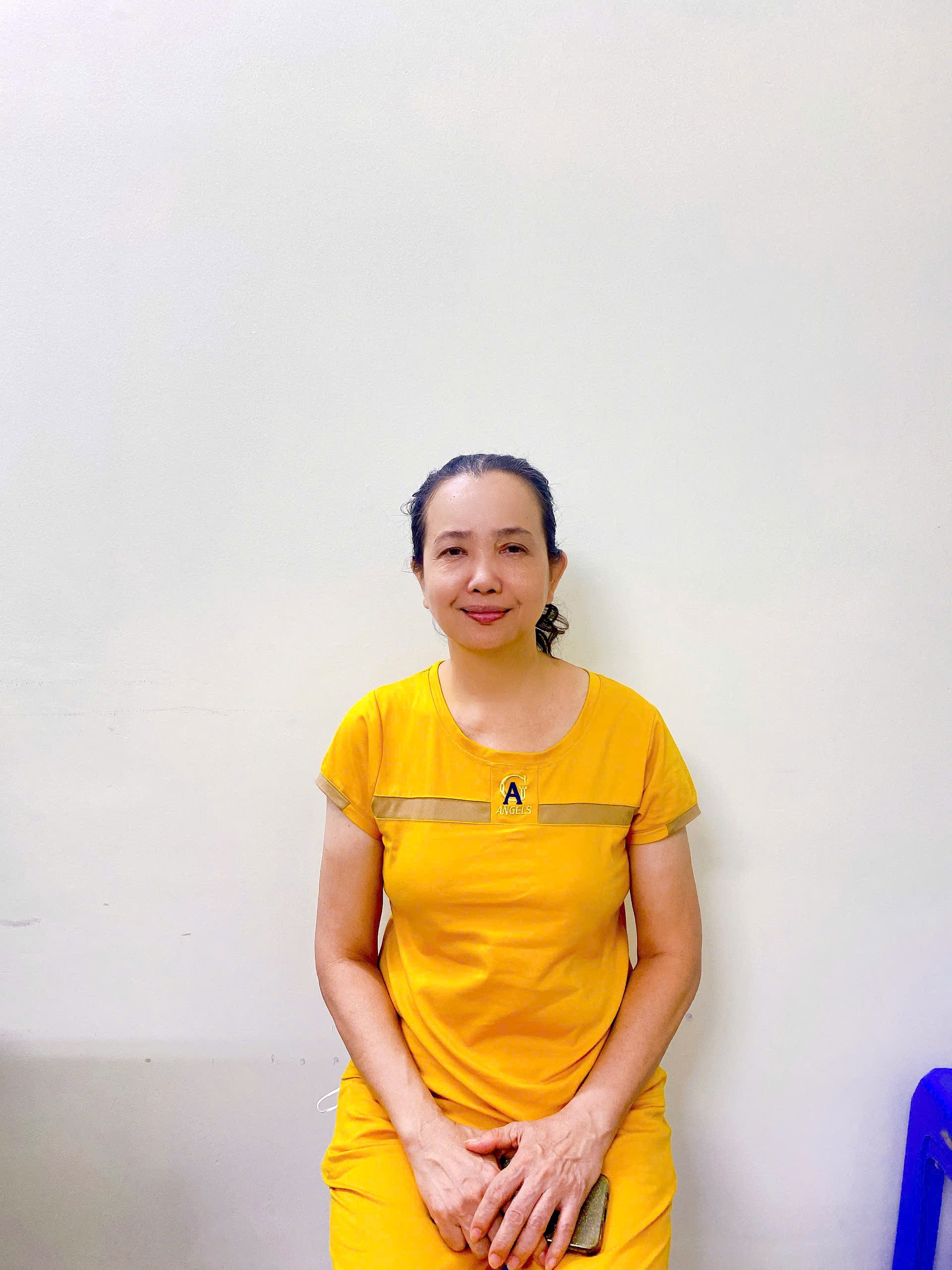 Chị Thảo chuyên chăm sóc ông bà