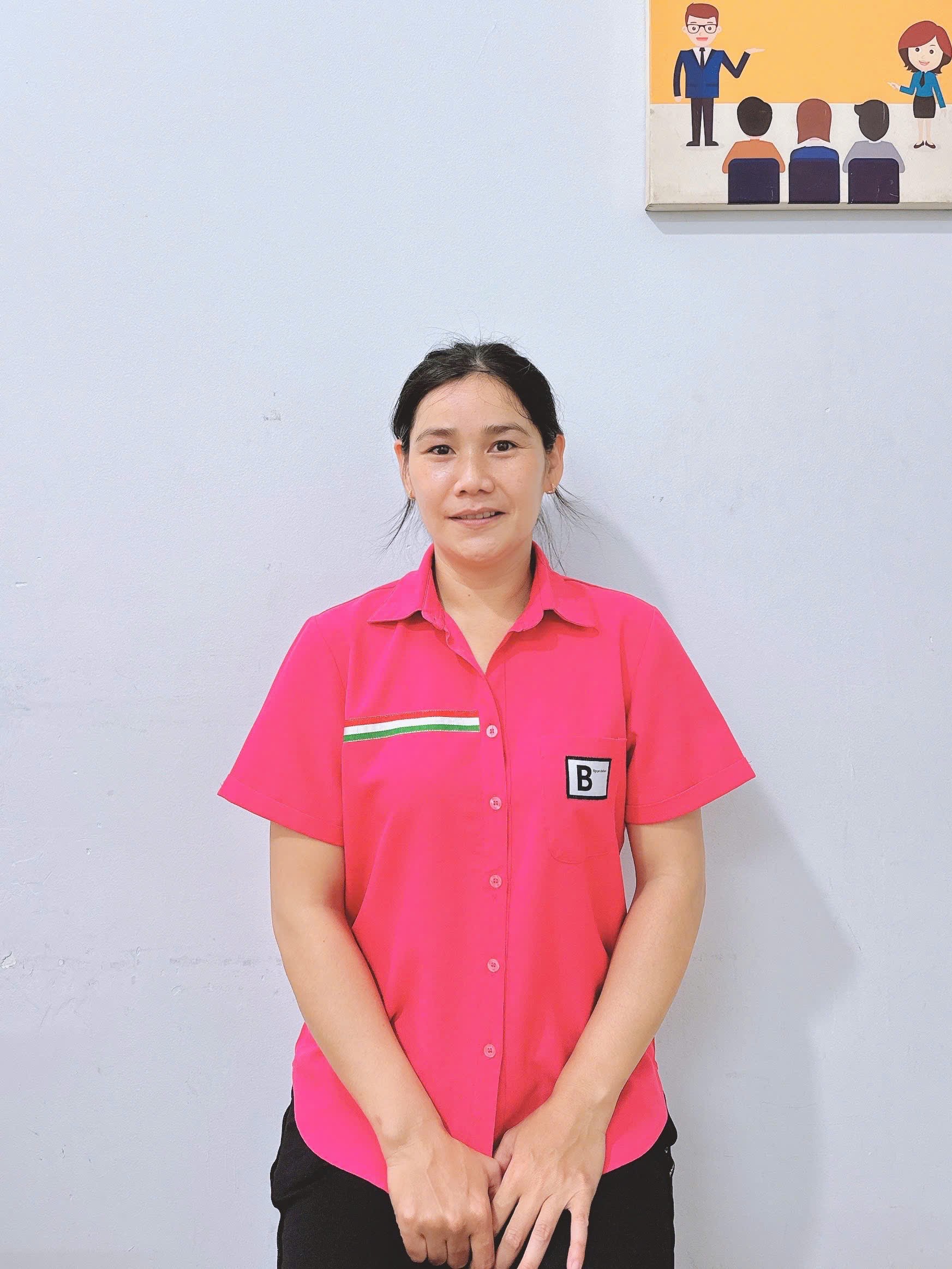 Chị Xuân chăm người lớn tuổi