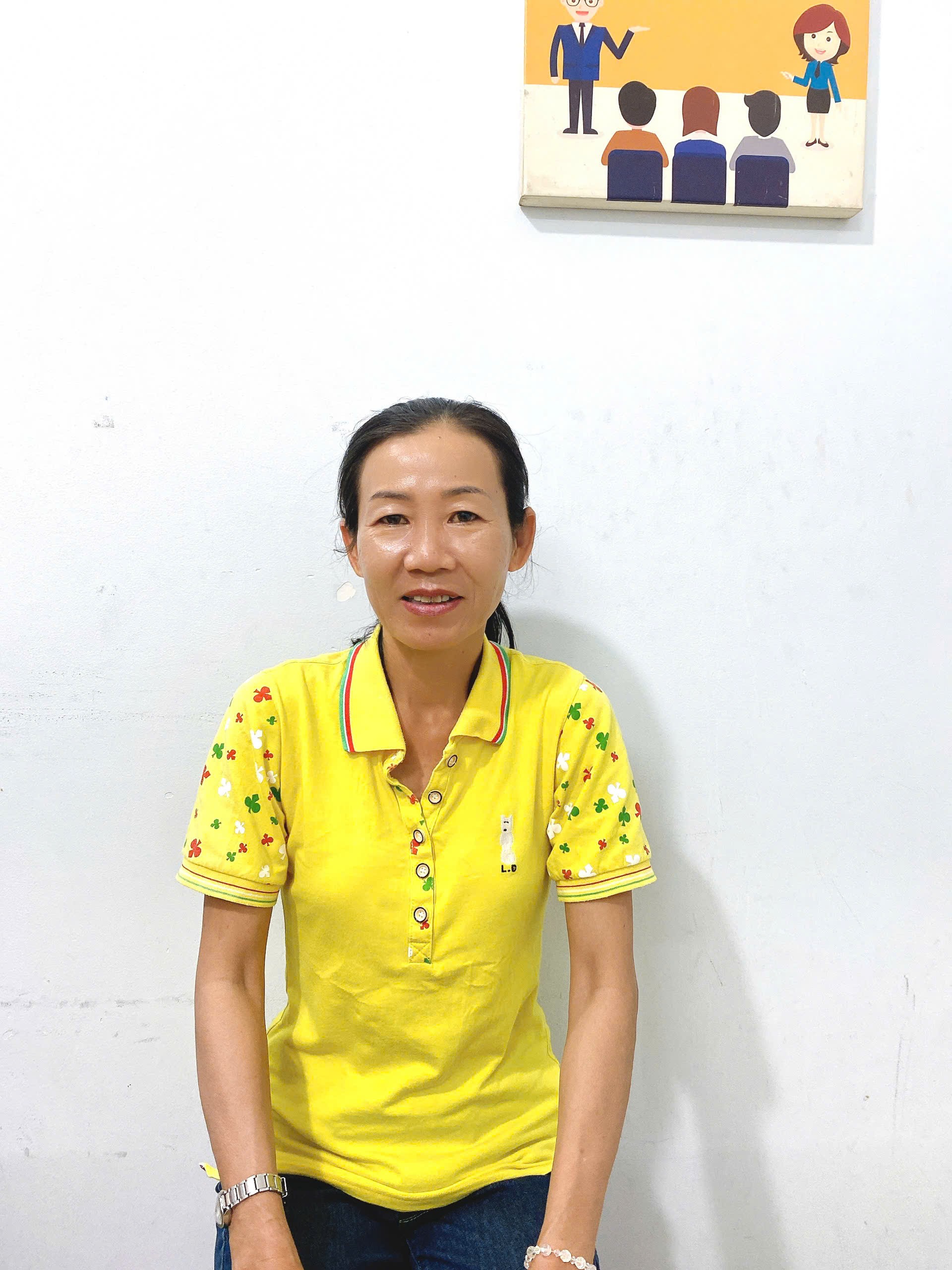 Chị Hồng Huệ chuyên chăm sóc ông bà