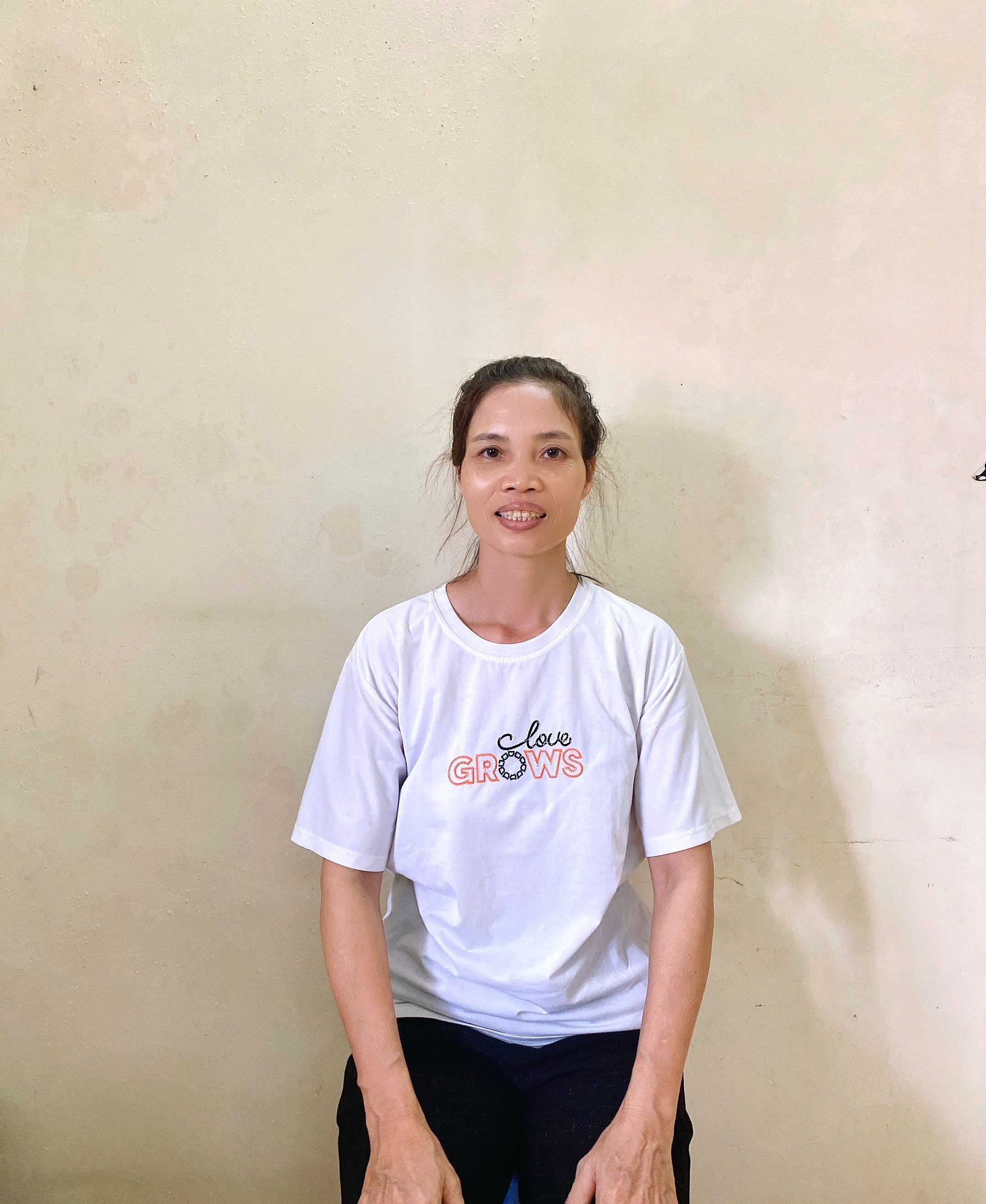Chị Khuyên Chăm Chăm Sóc Ông Bà