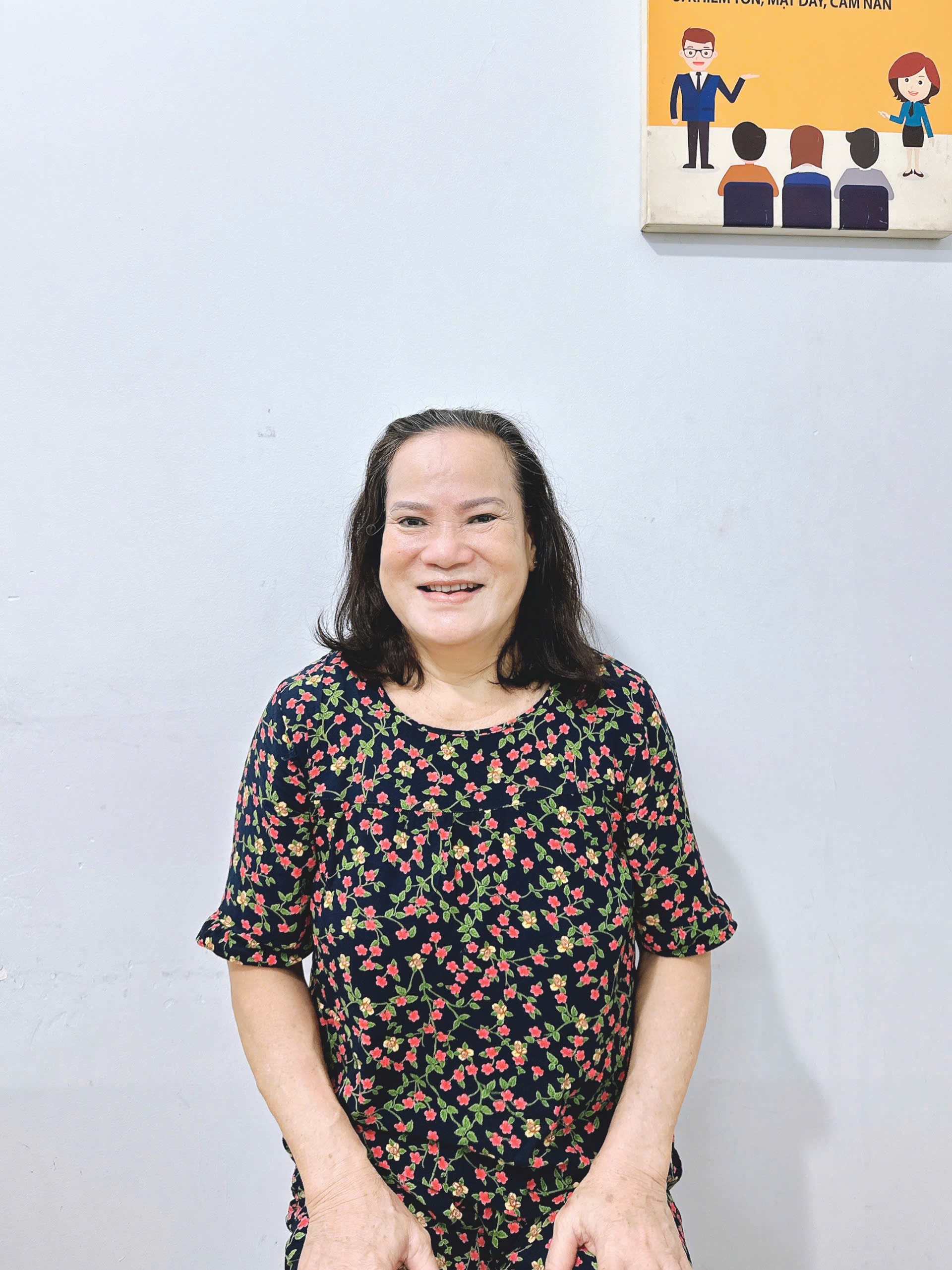 Cô Thuận chuyên chăm sóc ông bà