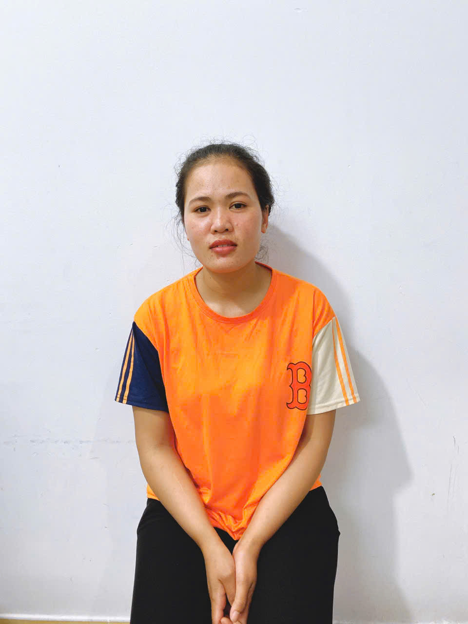 Chị Thủy trẻ miền trung chịu khó đi làm kiếm tiền lo cho gia đình