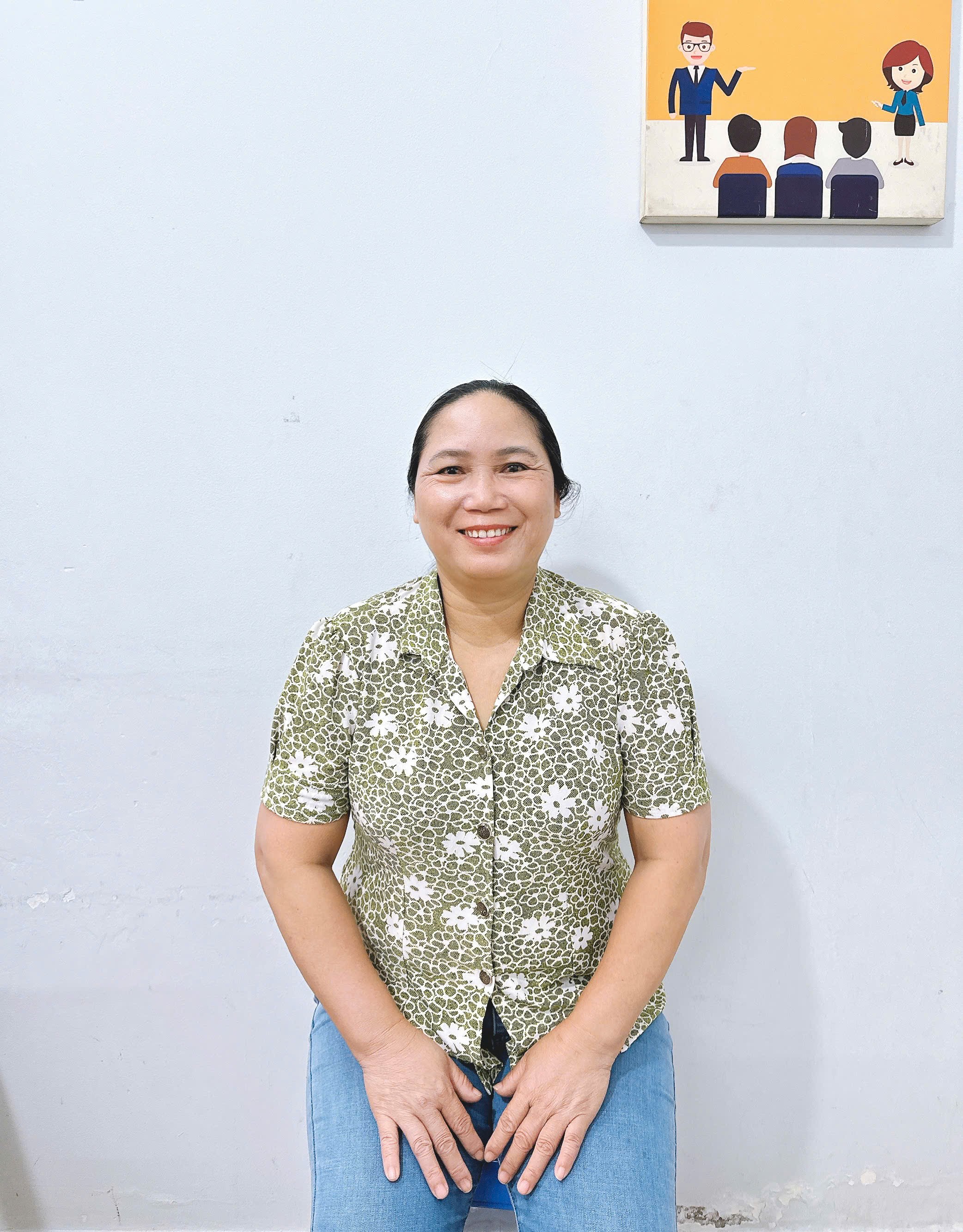 Chị Thơ chăm bé nhỏ