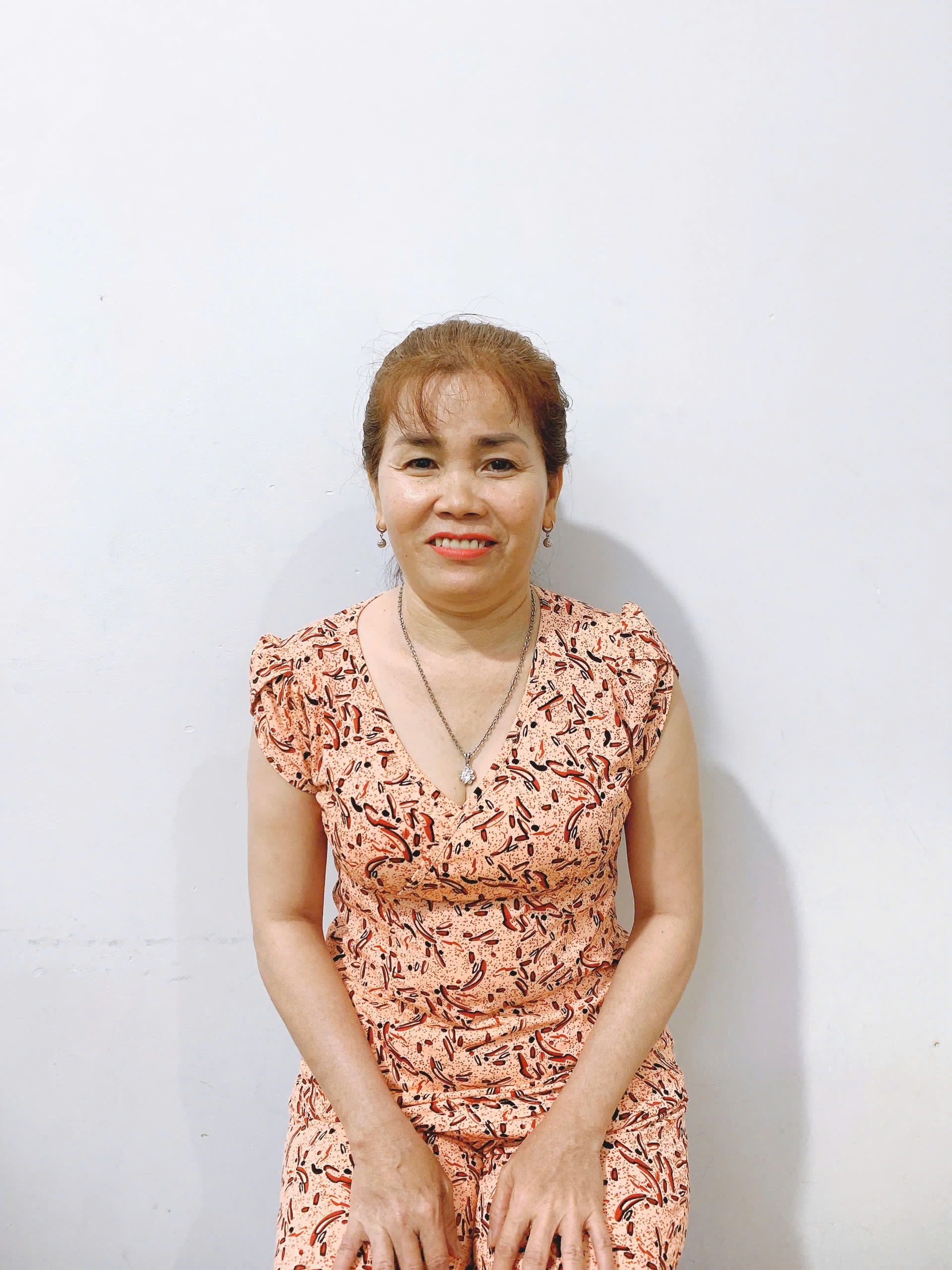 Chị Như giúp việc nhà hỗ trợ chăm bà, chăm bé
