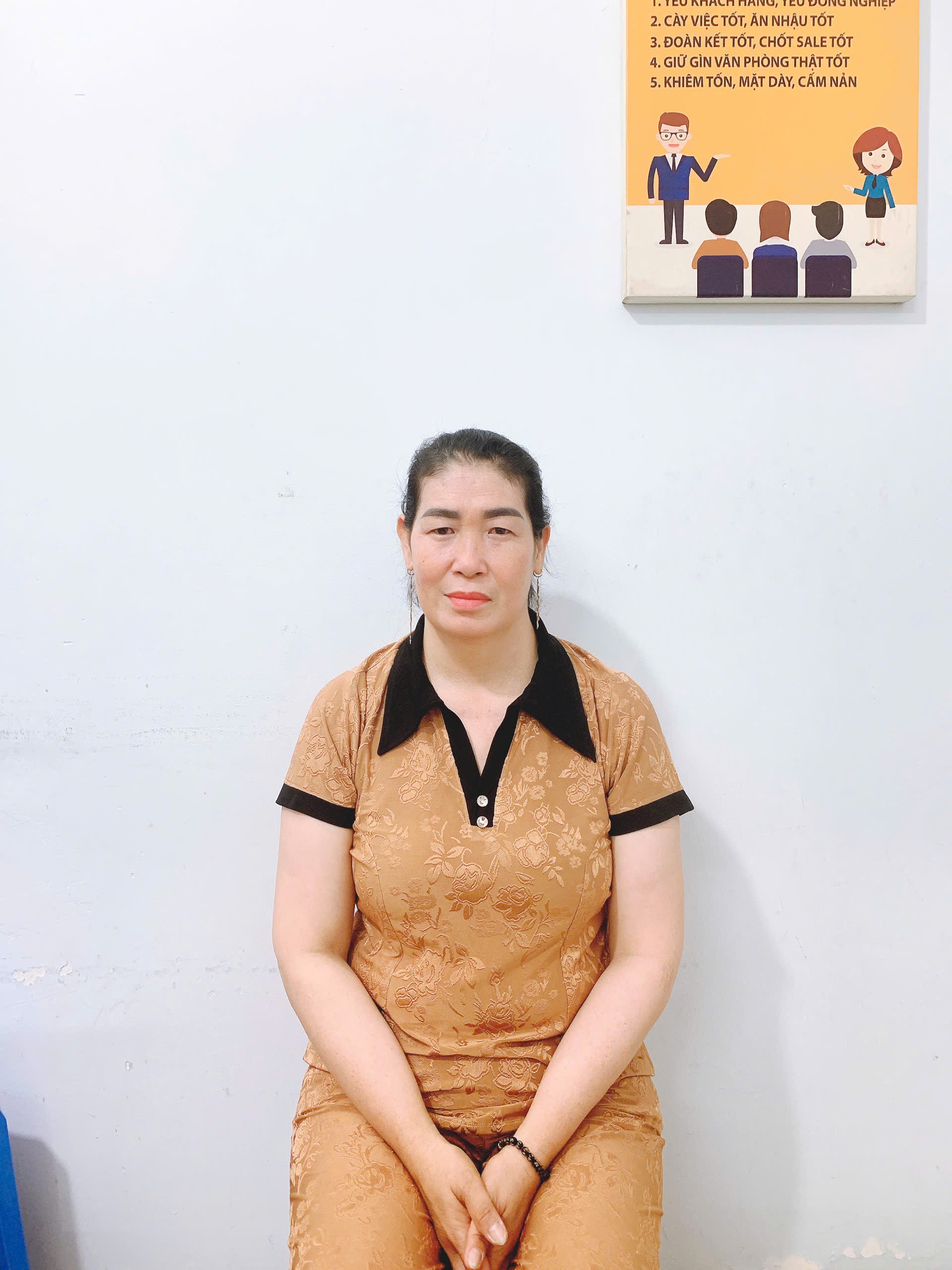 Chị Chuyên Chăm Sóc Em Bé