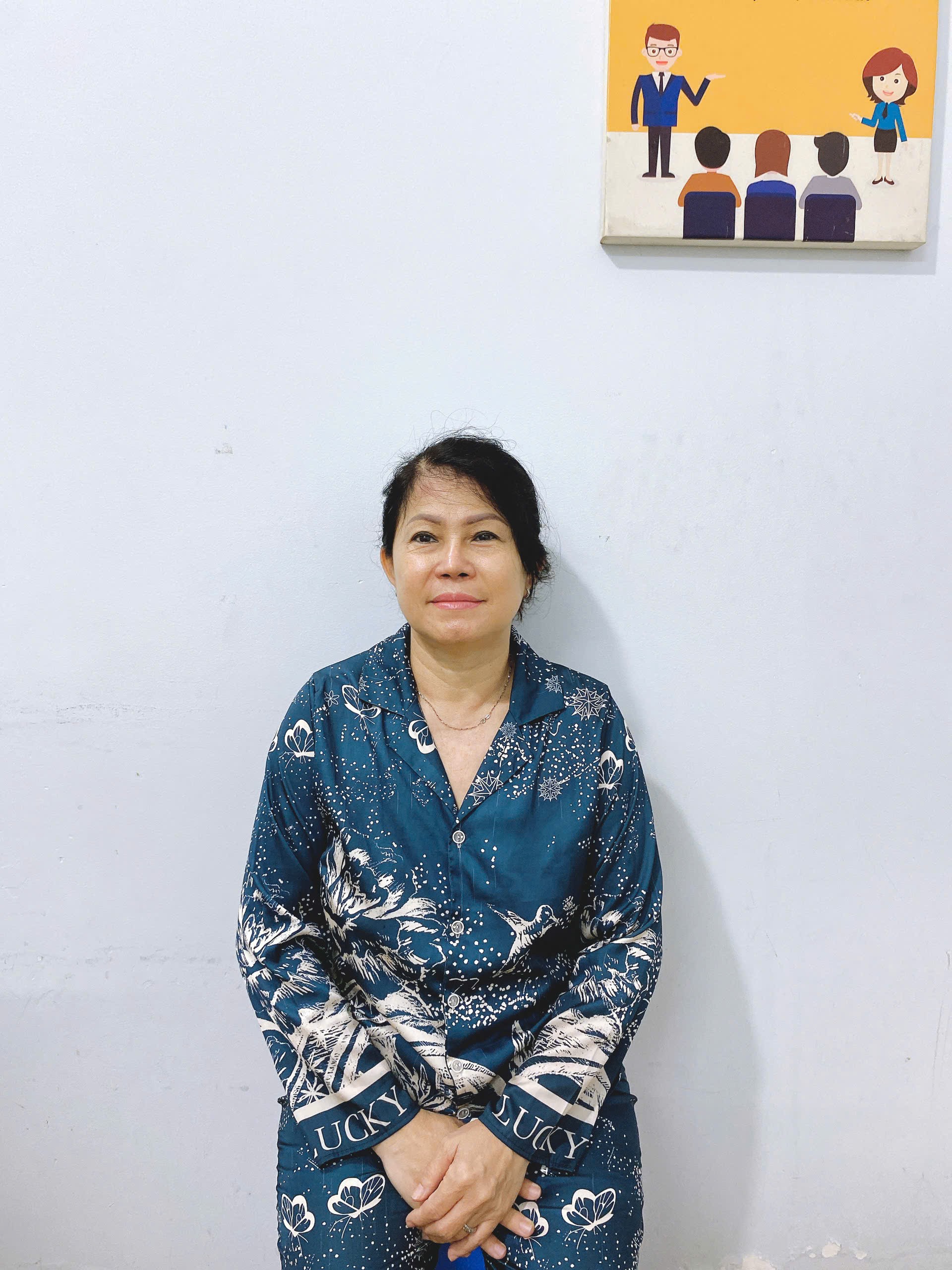 Cô Hường chăm bé