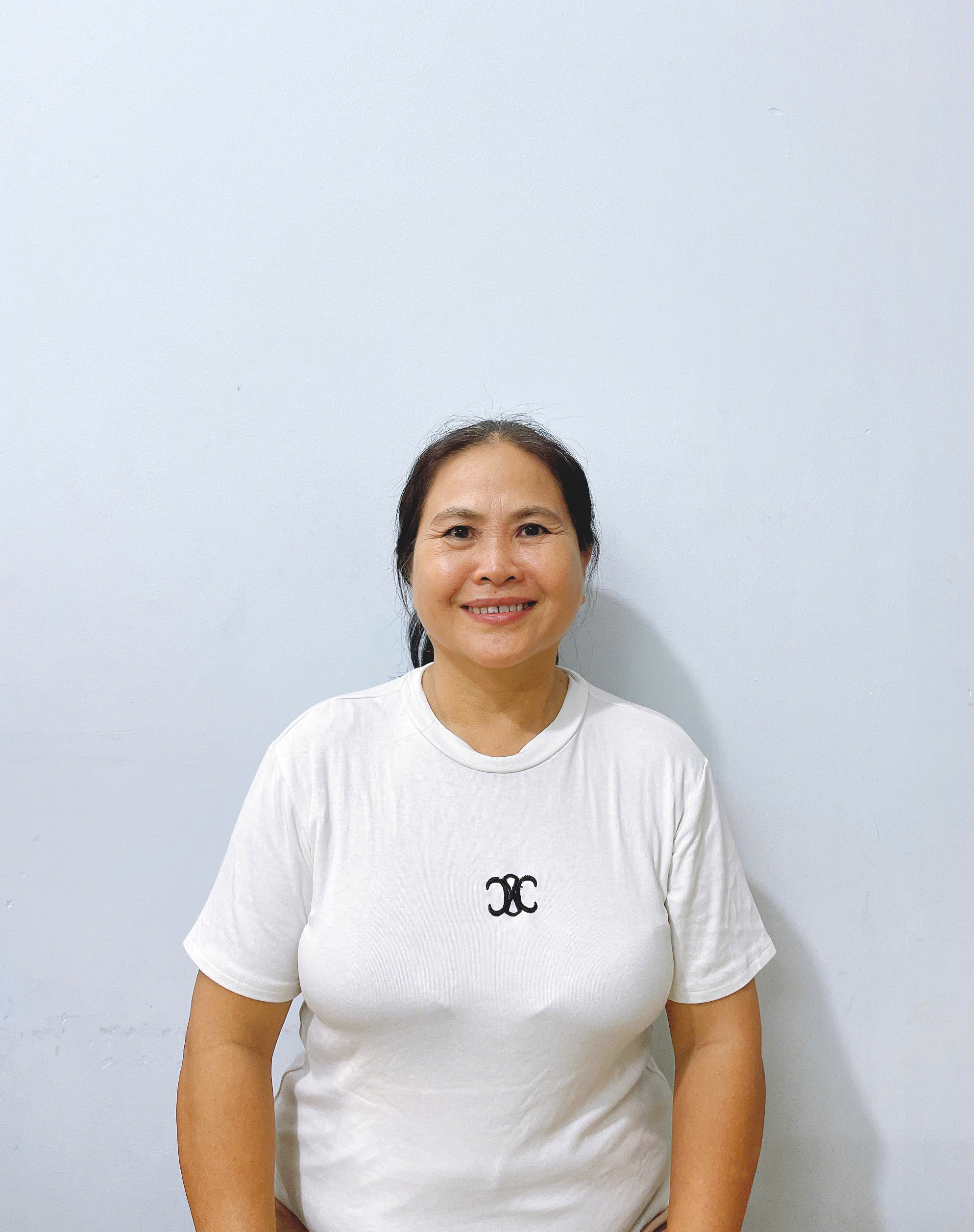 Cô Lan 1970 biết chạy xe máy, nhận chăm ông bà, chăm bệnh