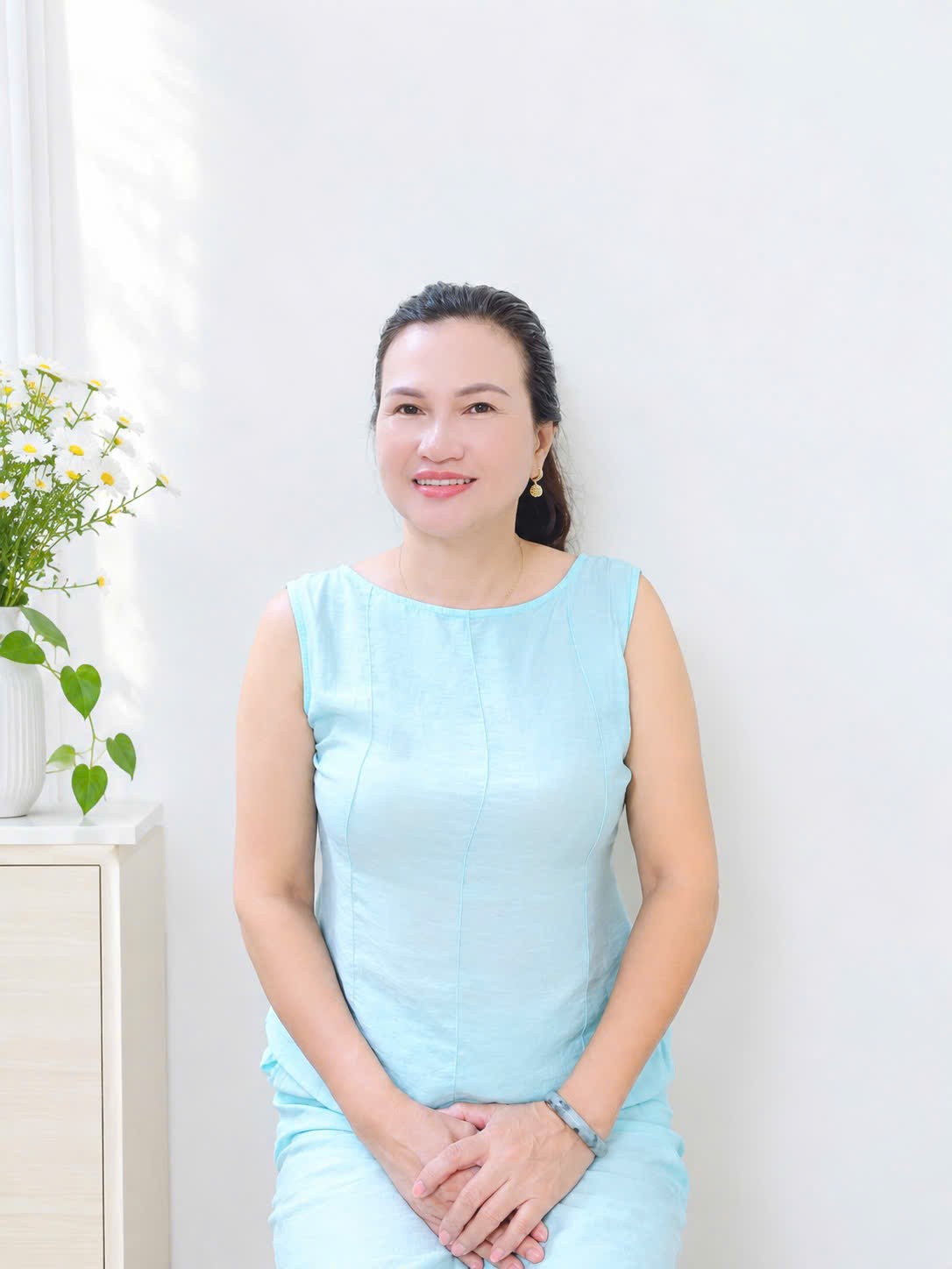 Cô Hiền Chuyên Chăm Sóc Em Bé