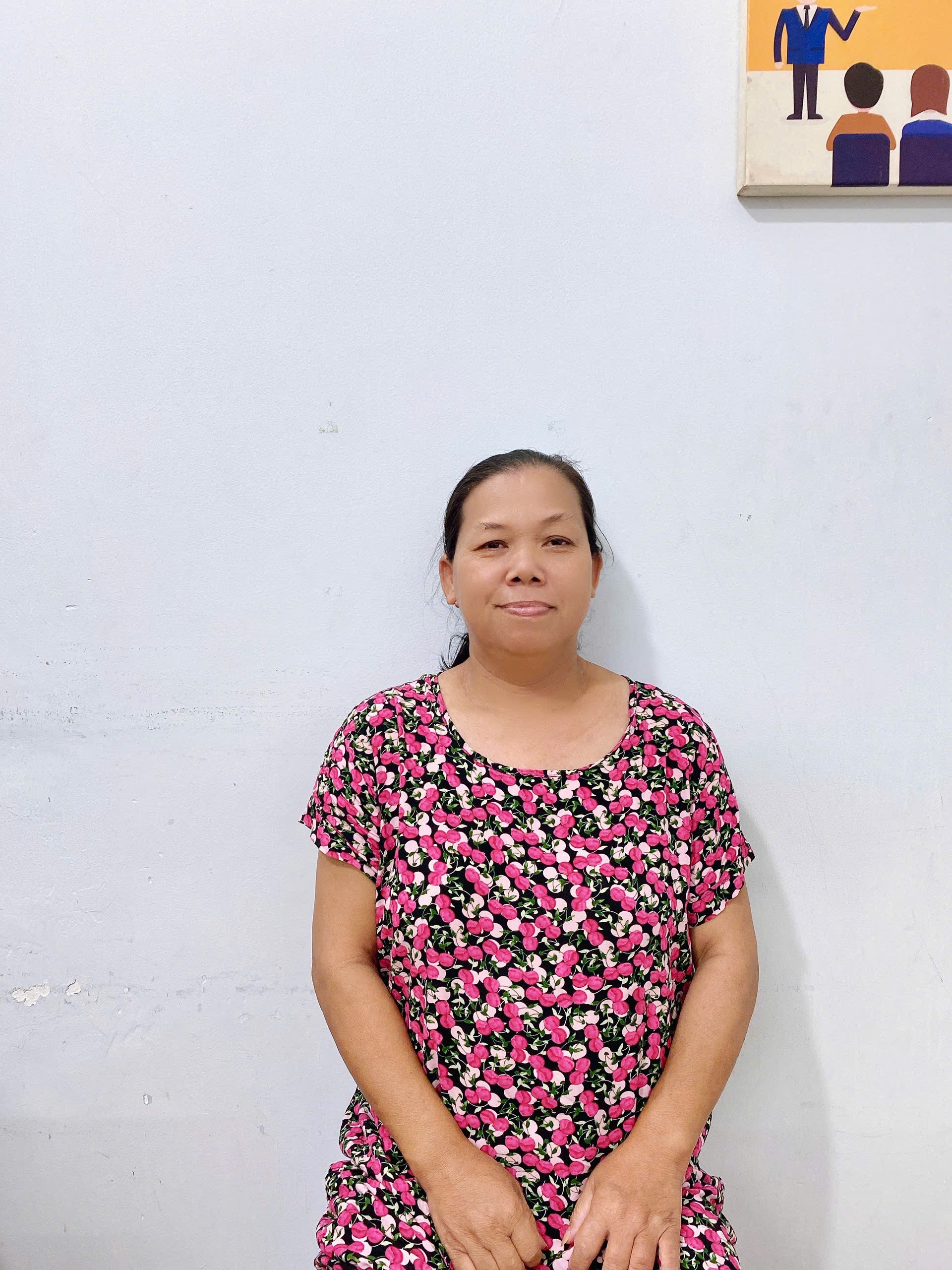 Chị Chi chuyên chăm sóc ông bà