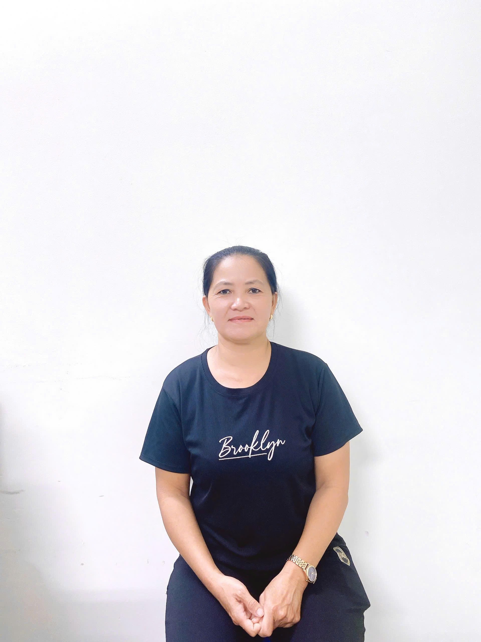 Chị Trang chuyên phụ quán ăn