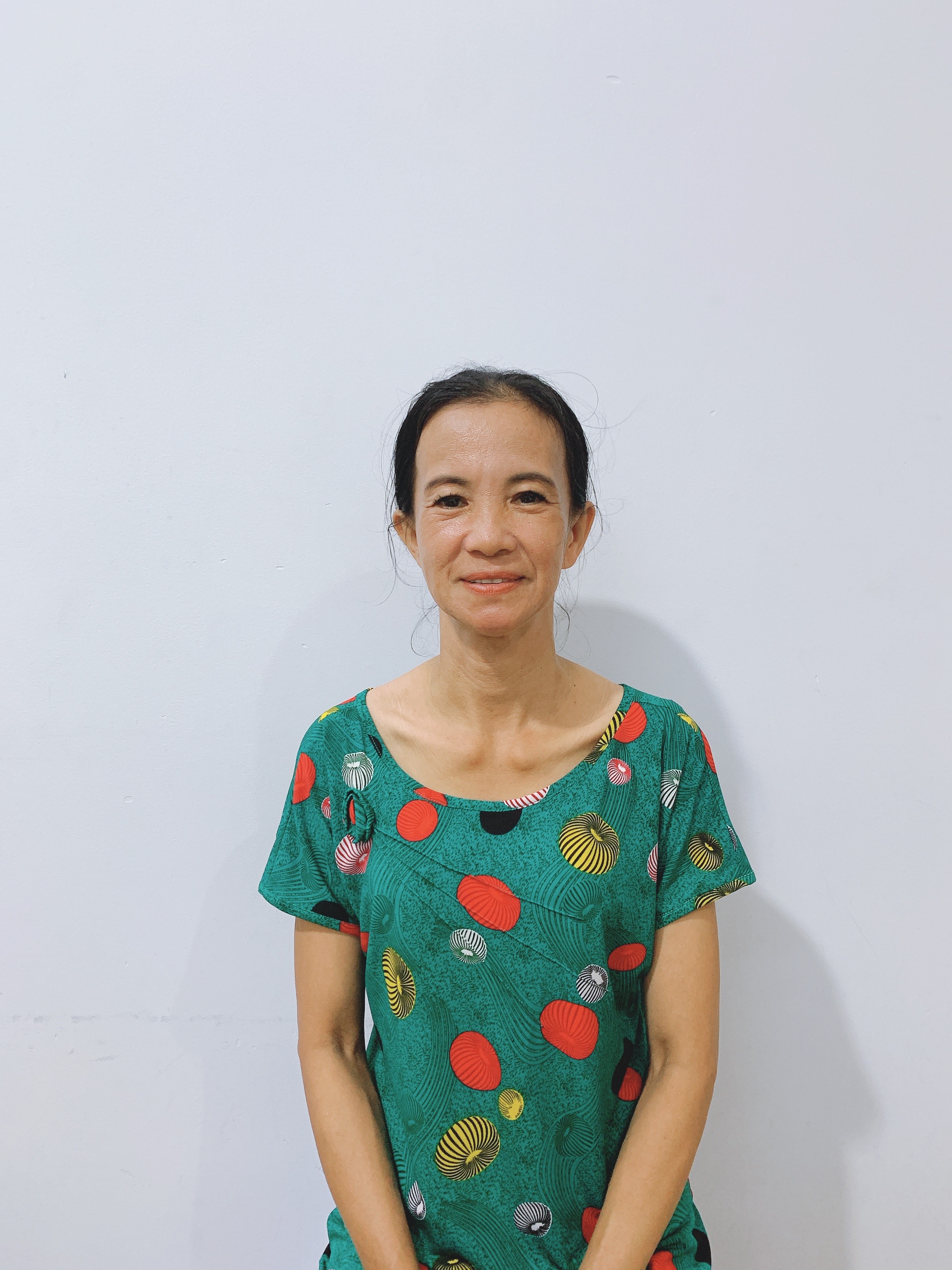 Cô Mai chuyên chăm sóc ông bà