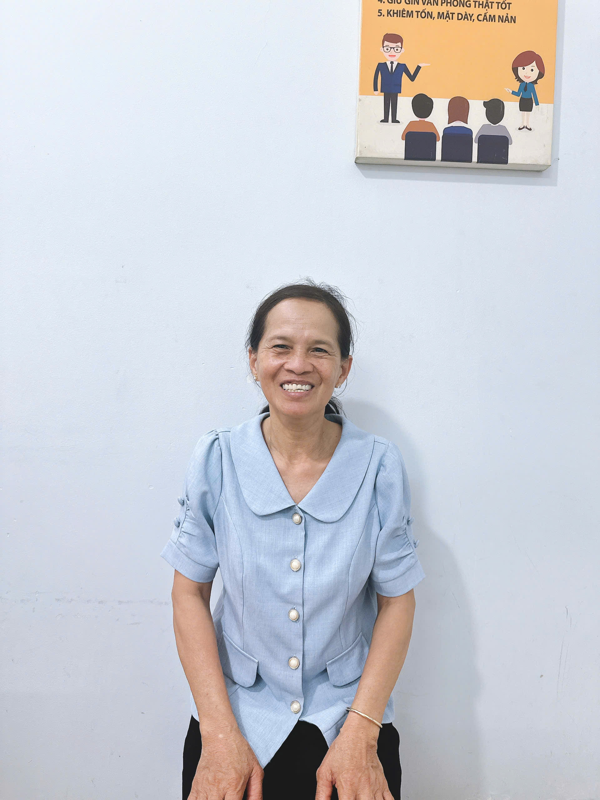 Cô Hoa vui vẻ hiền lành, nấu ăn ngon, ủi đồ đẹp