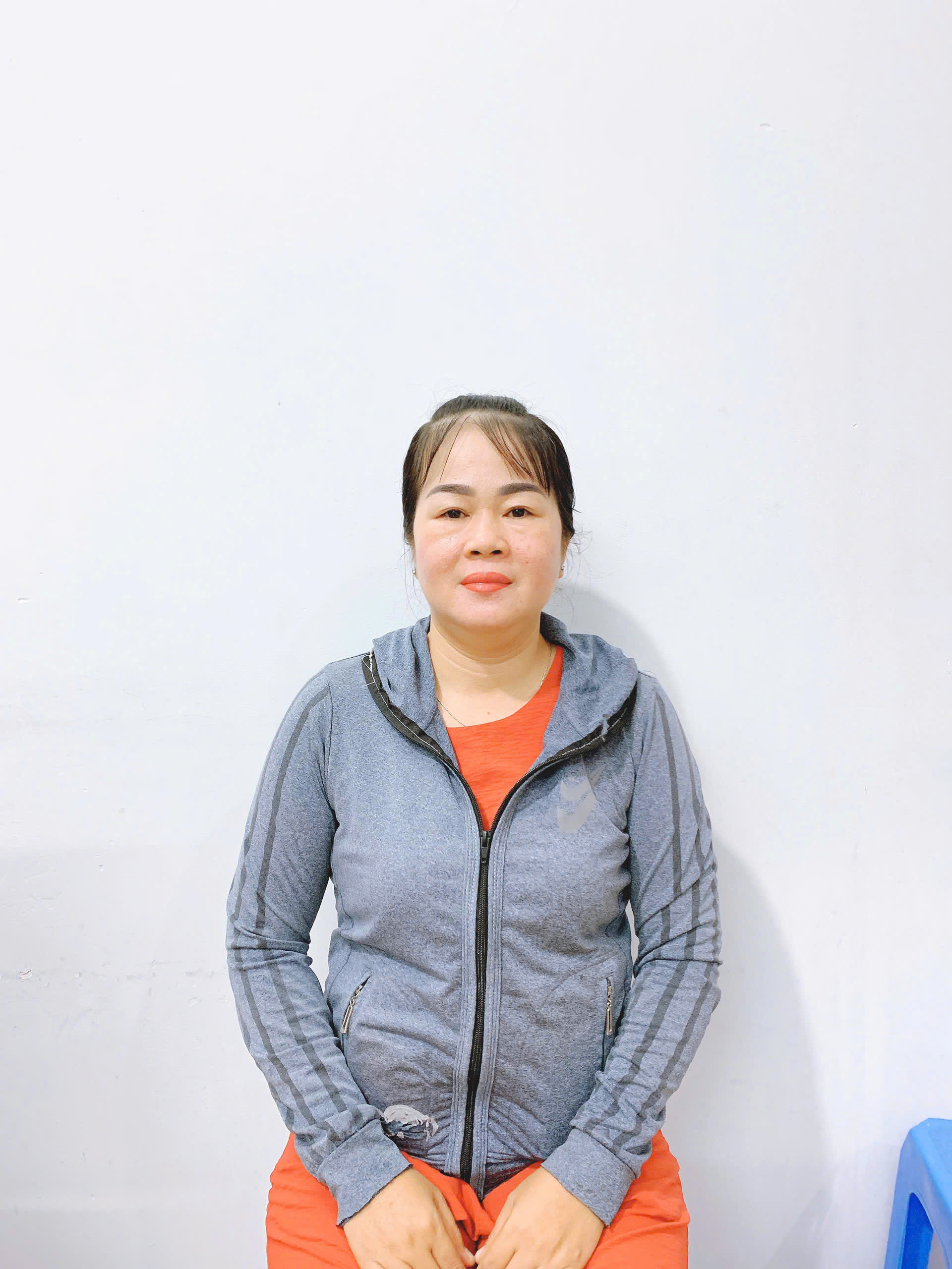 Chị Bé Em hiền lành dễ thương đi làm ổn định