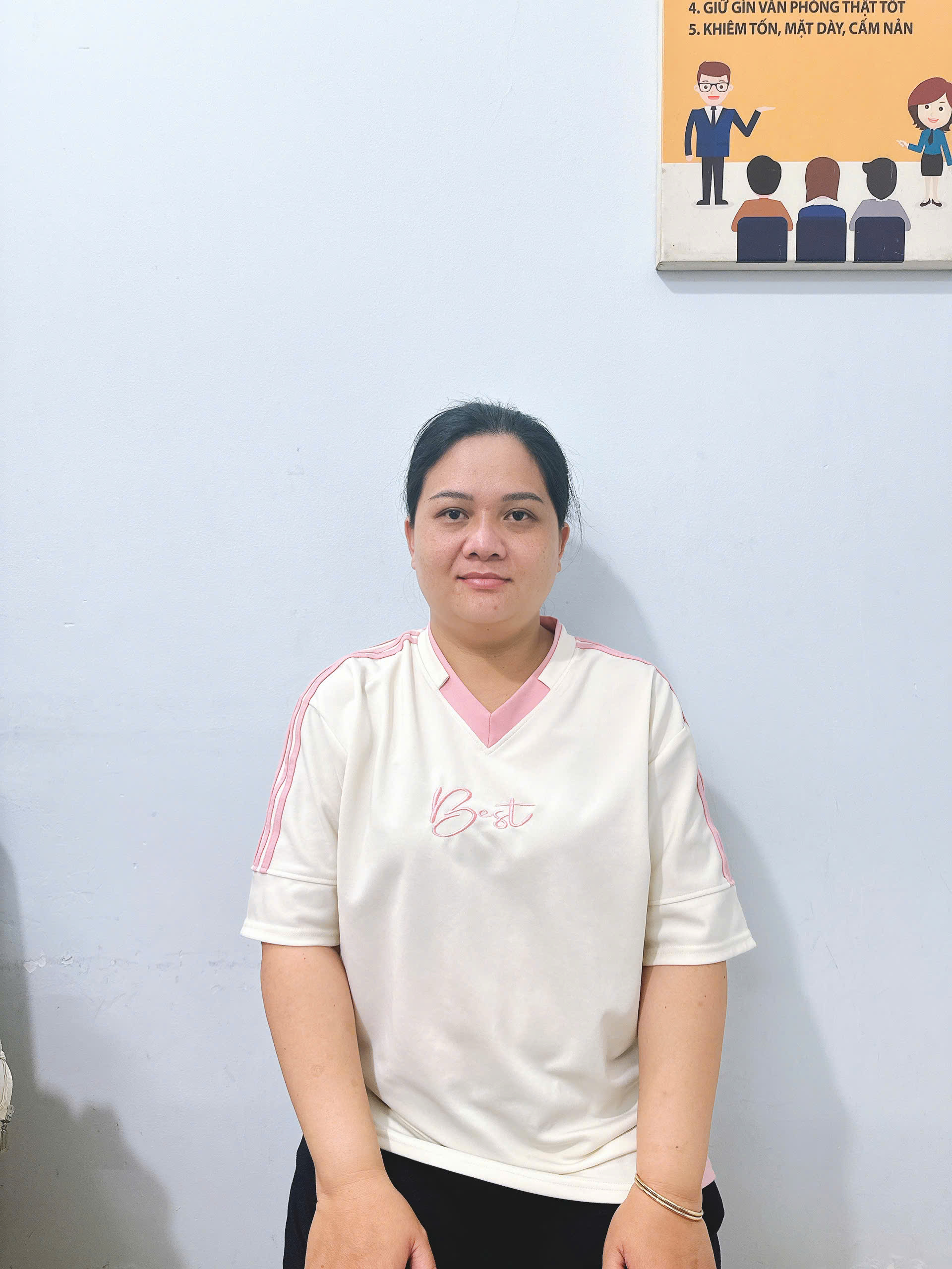 Chị Kim Tuyền 40 tuổi khỏe mạnh, nhanh nhẹn, yêu thương chăm sóc ông bà chu đáo