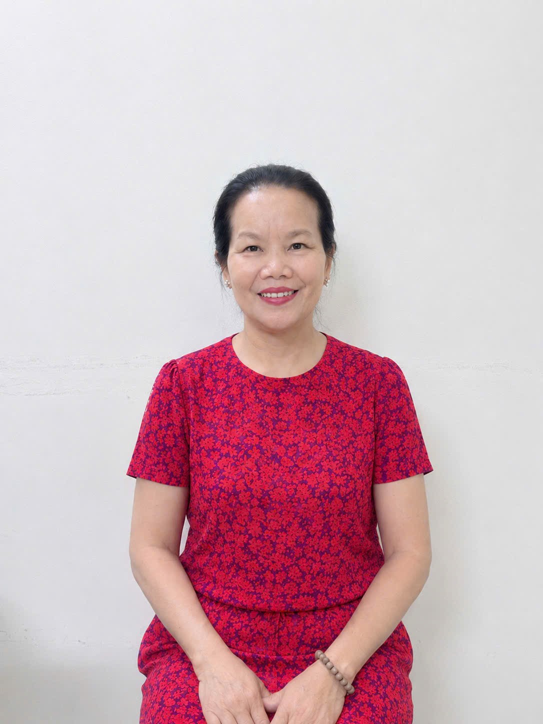 Chị Đang chuyên chăm sóc em bé