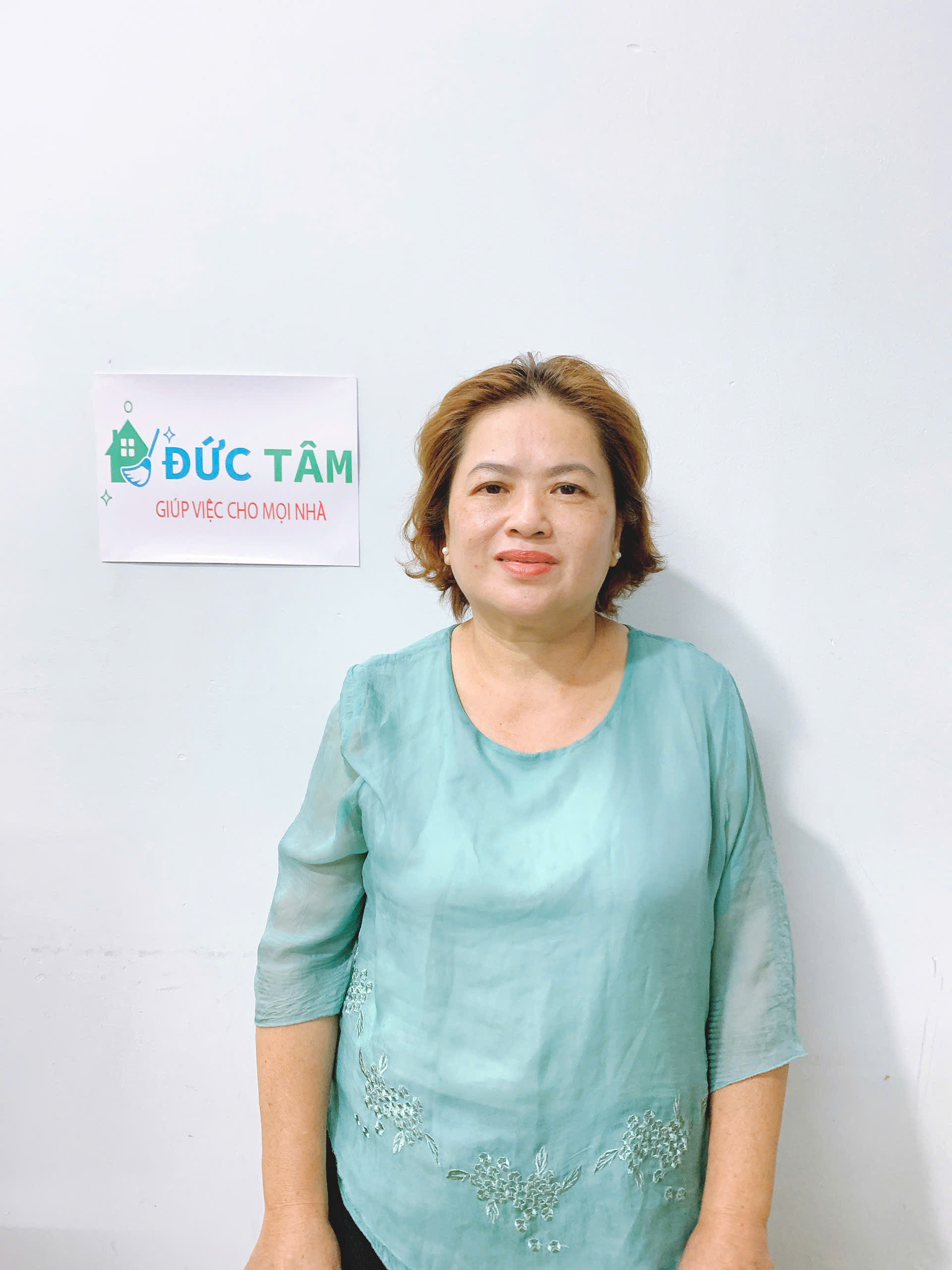 Cô Hiếu - đi làm ko vướng bận