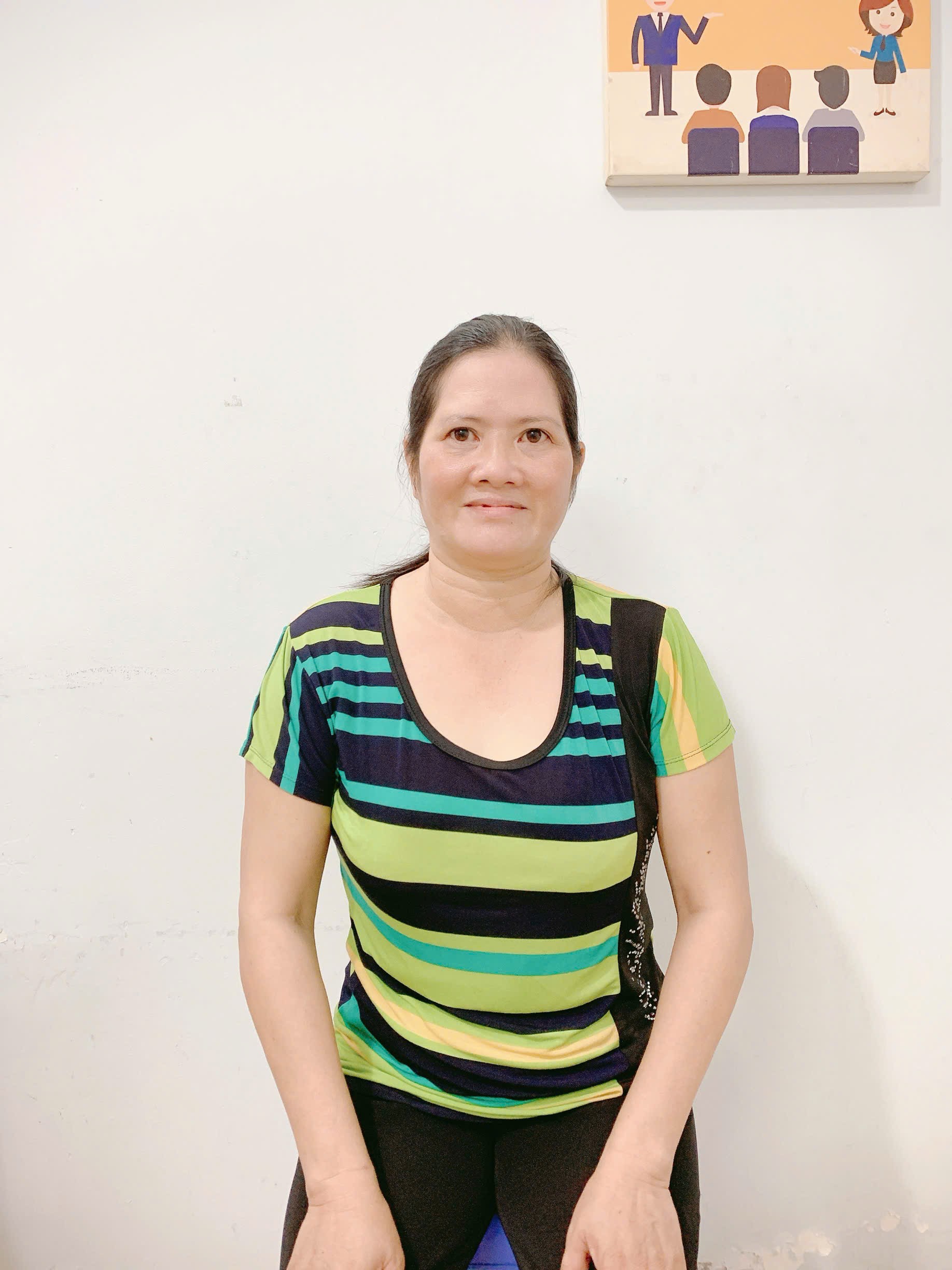 chị Hằng chuyên chăm sóc ông bà