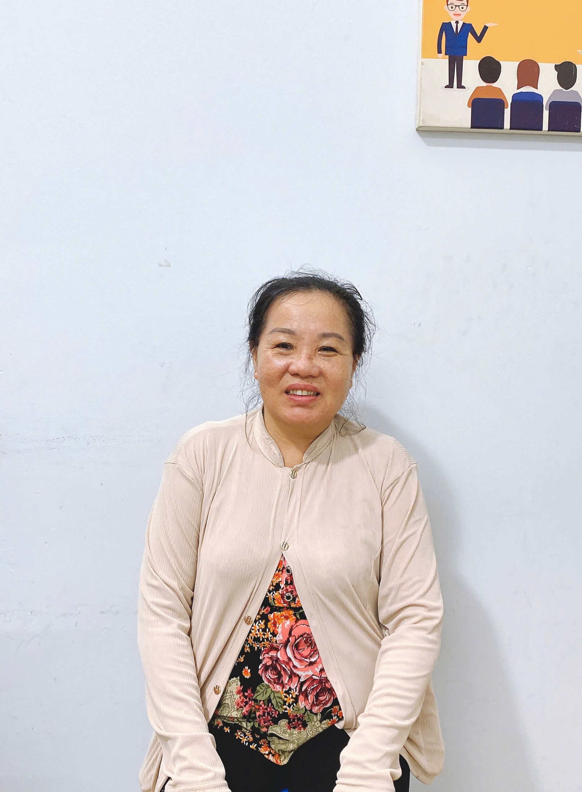 Cô Thành chuyên chăm sóc ông bà