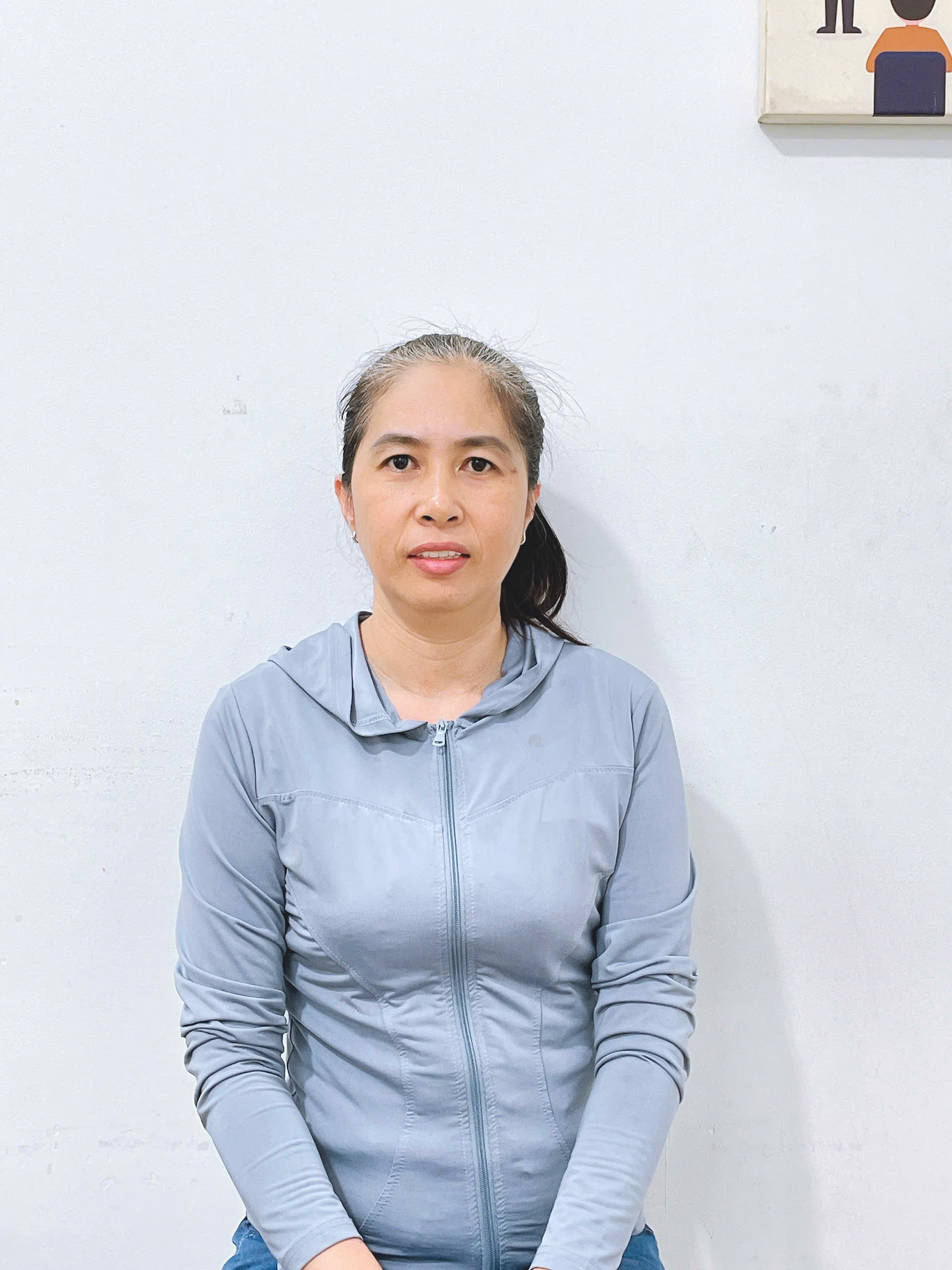 Chị Thịnh giúp việc nhà, phụ chăm bé