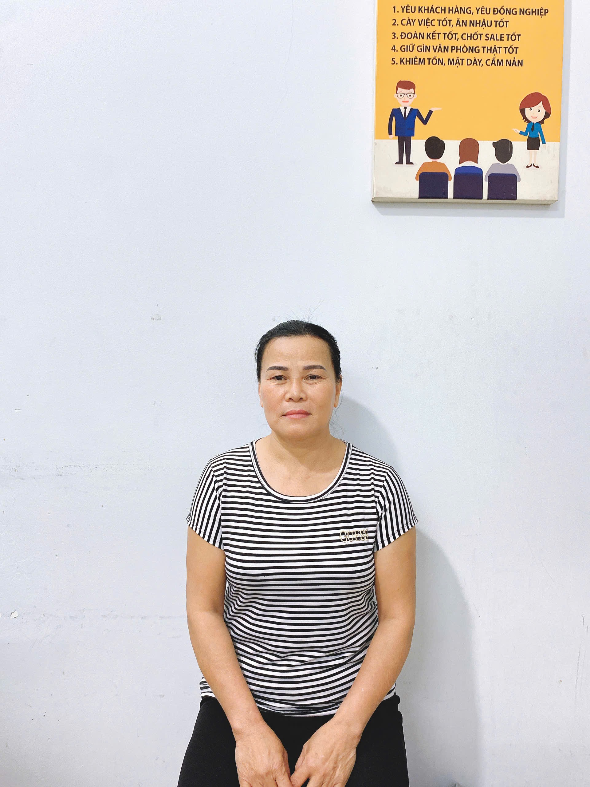 Cô Mai chuyên chăm sóc ông bà.