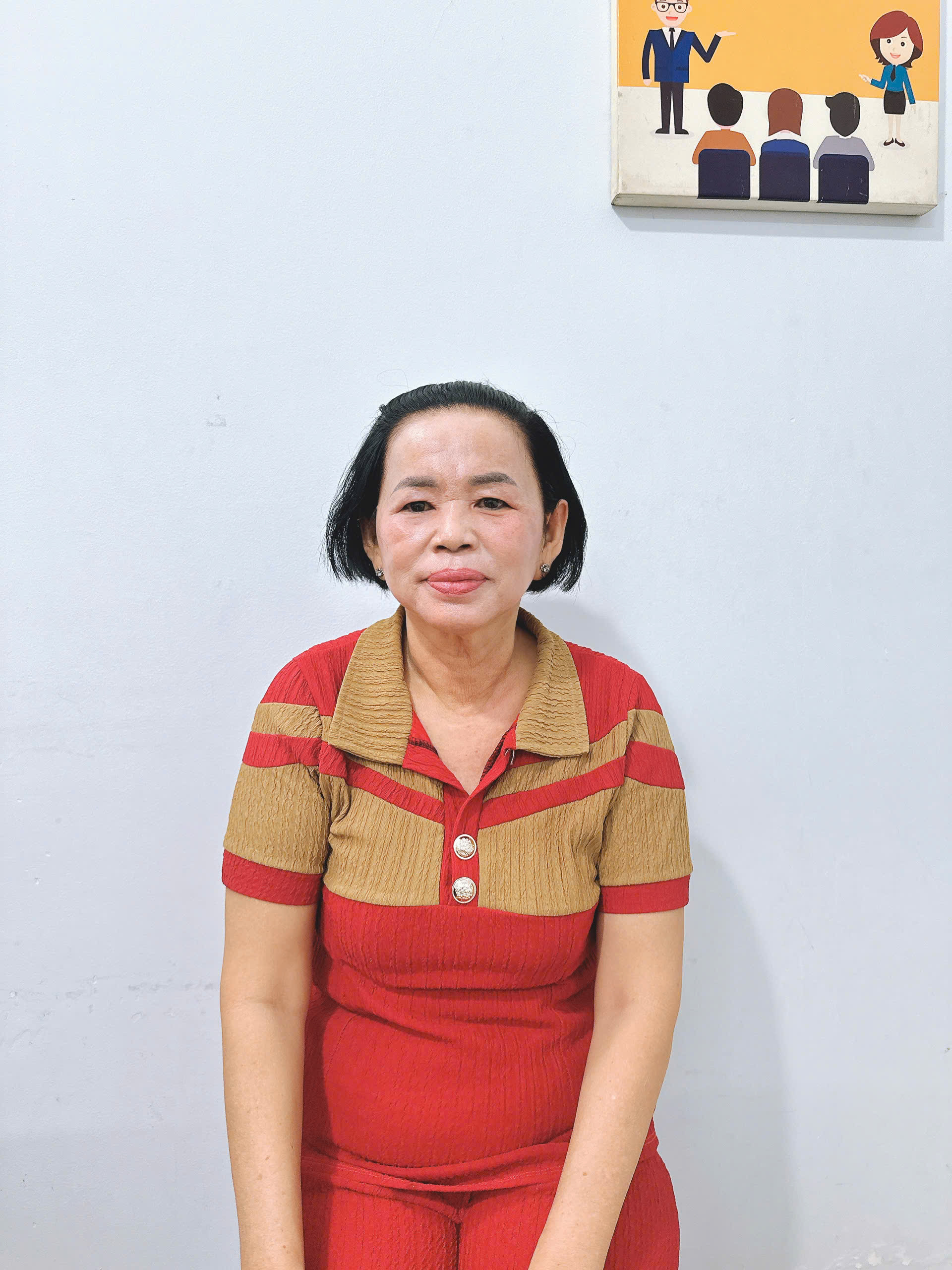 Cô Loan quê Tiền Giang nhận chăm ông bà, chăm bệnh