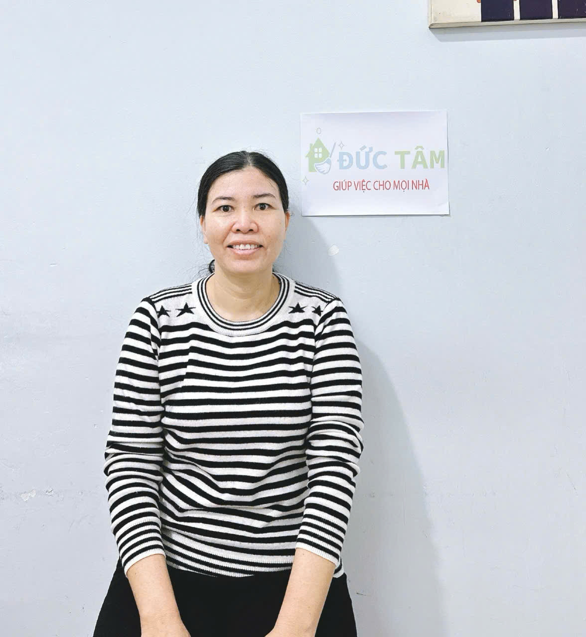 Chị Phụng - giúp việc và chăm bé - ngủ với bé sơ sinh