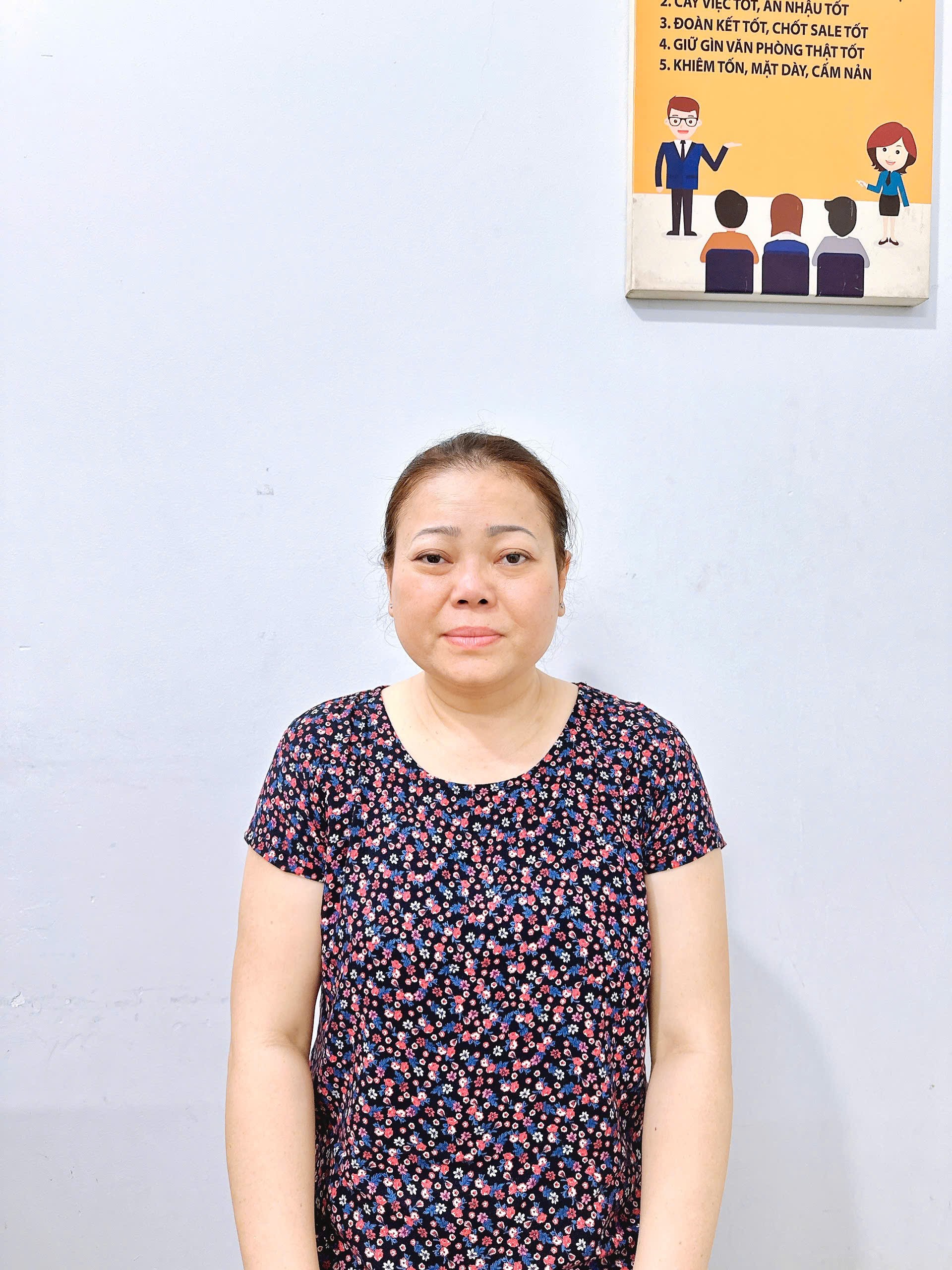 Chị Huệ chuyên chăm sóc em bé