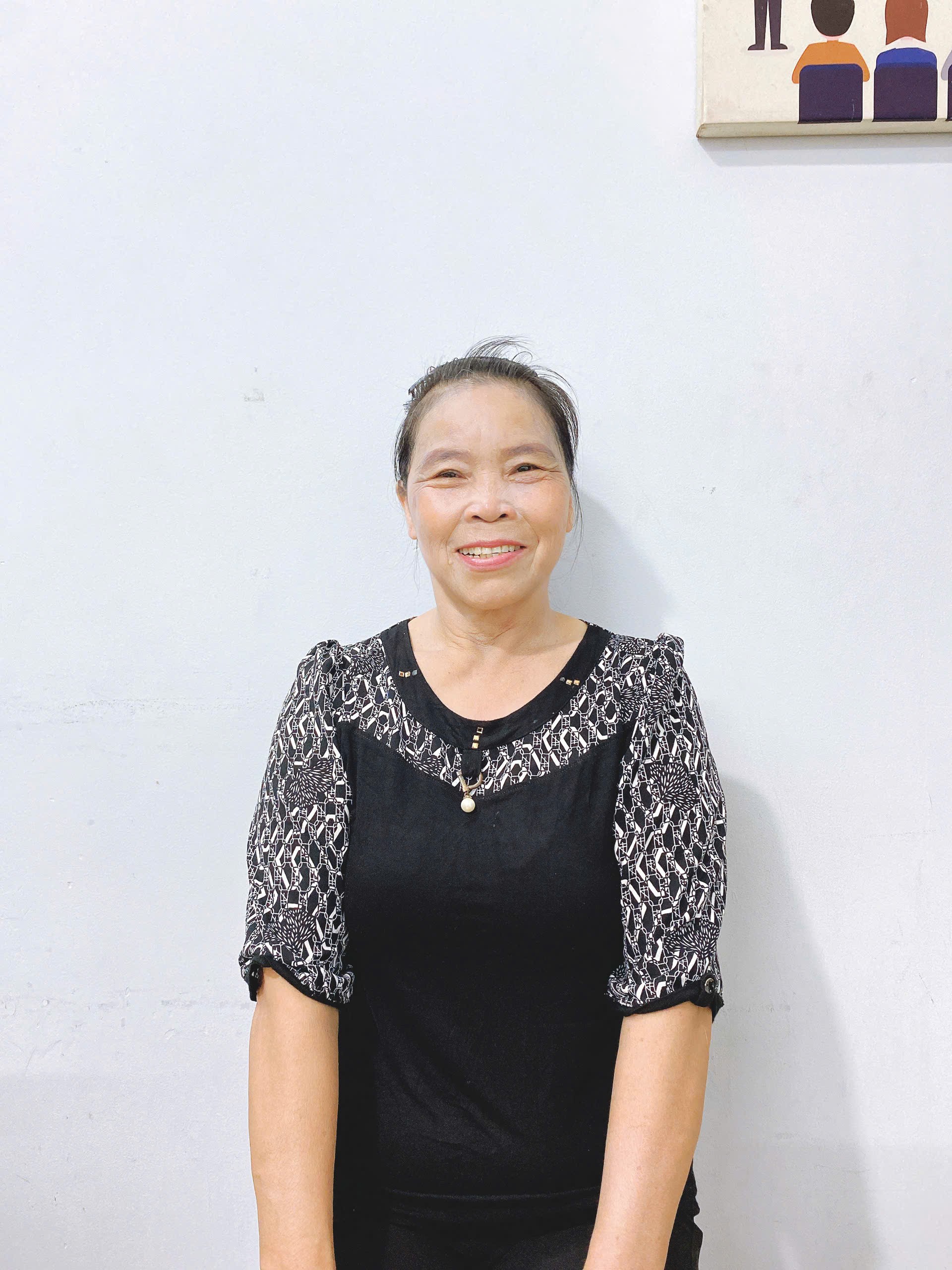 Cô Vợi chăm ông bà