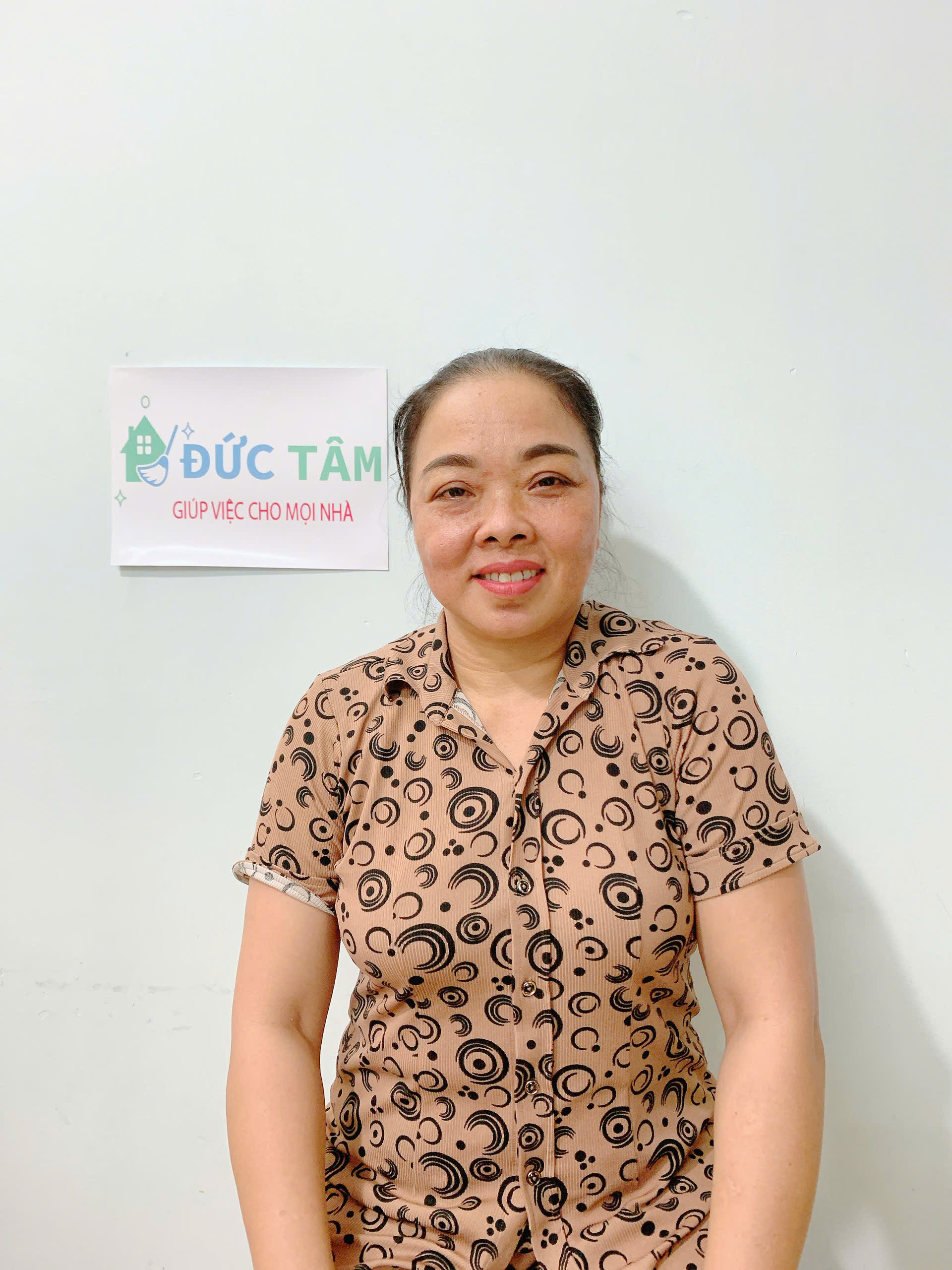 Chị Loan chuyên chăm bệnh có gần 10 năm kinh nghiệm đi làm