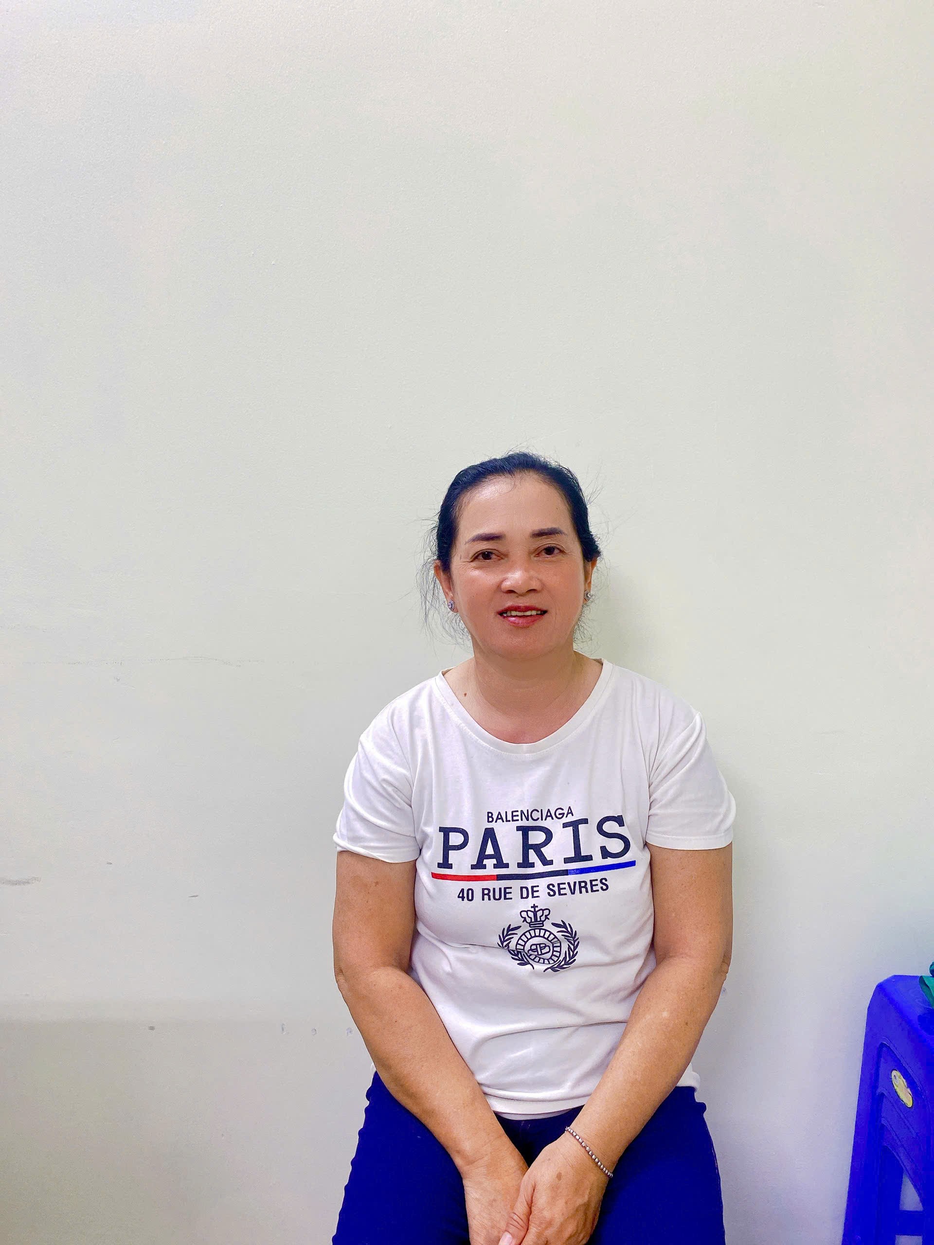 Chị Hồng giúp việc nhà, hỗ trợ chăm em bé