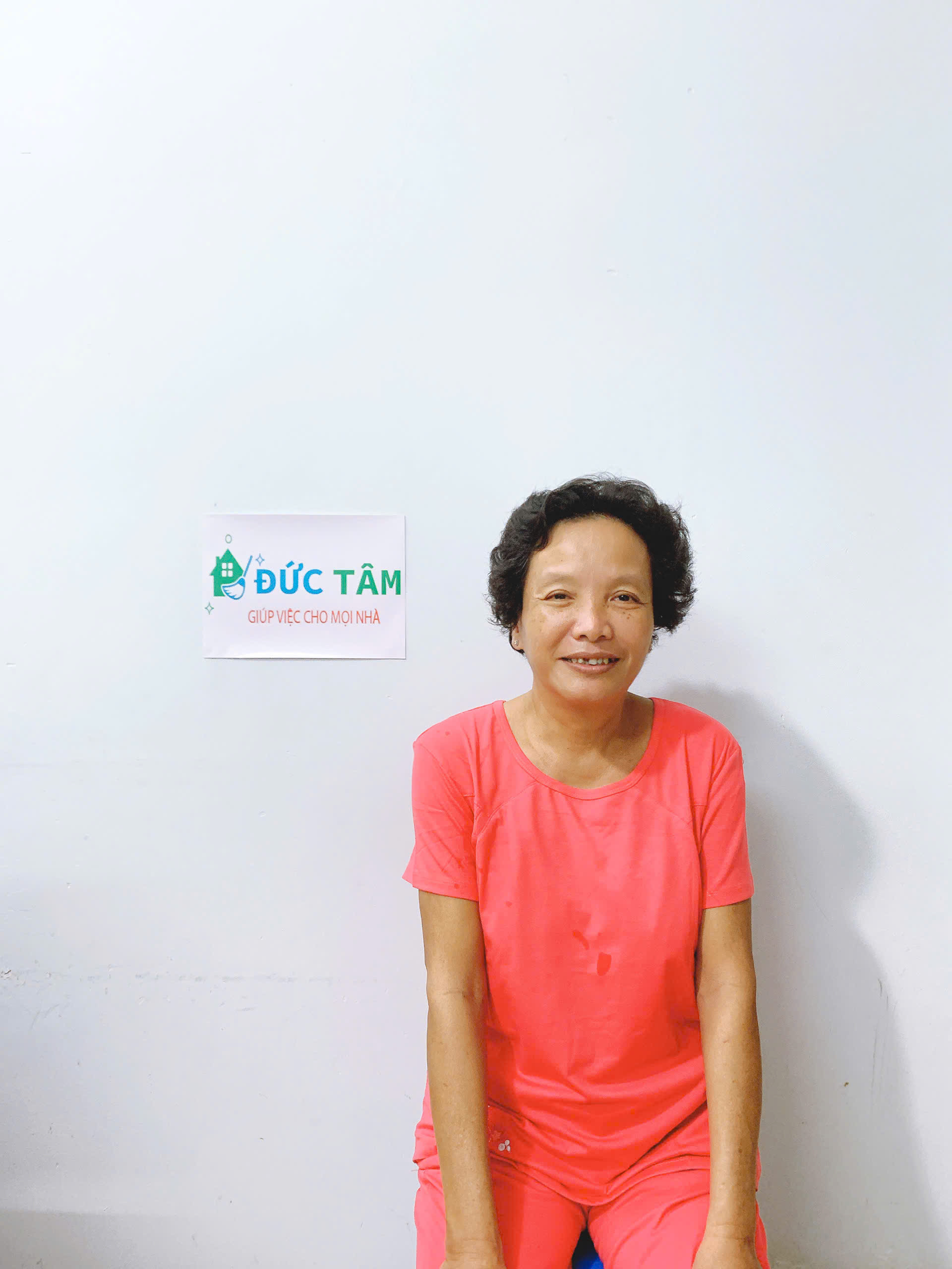 Cô Ái 49 tuổi quê Vĩnh Long yêu thương ông bà, chăm sóc tận tình