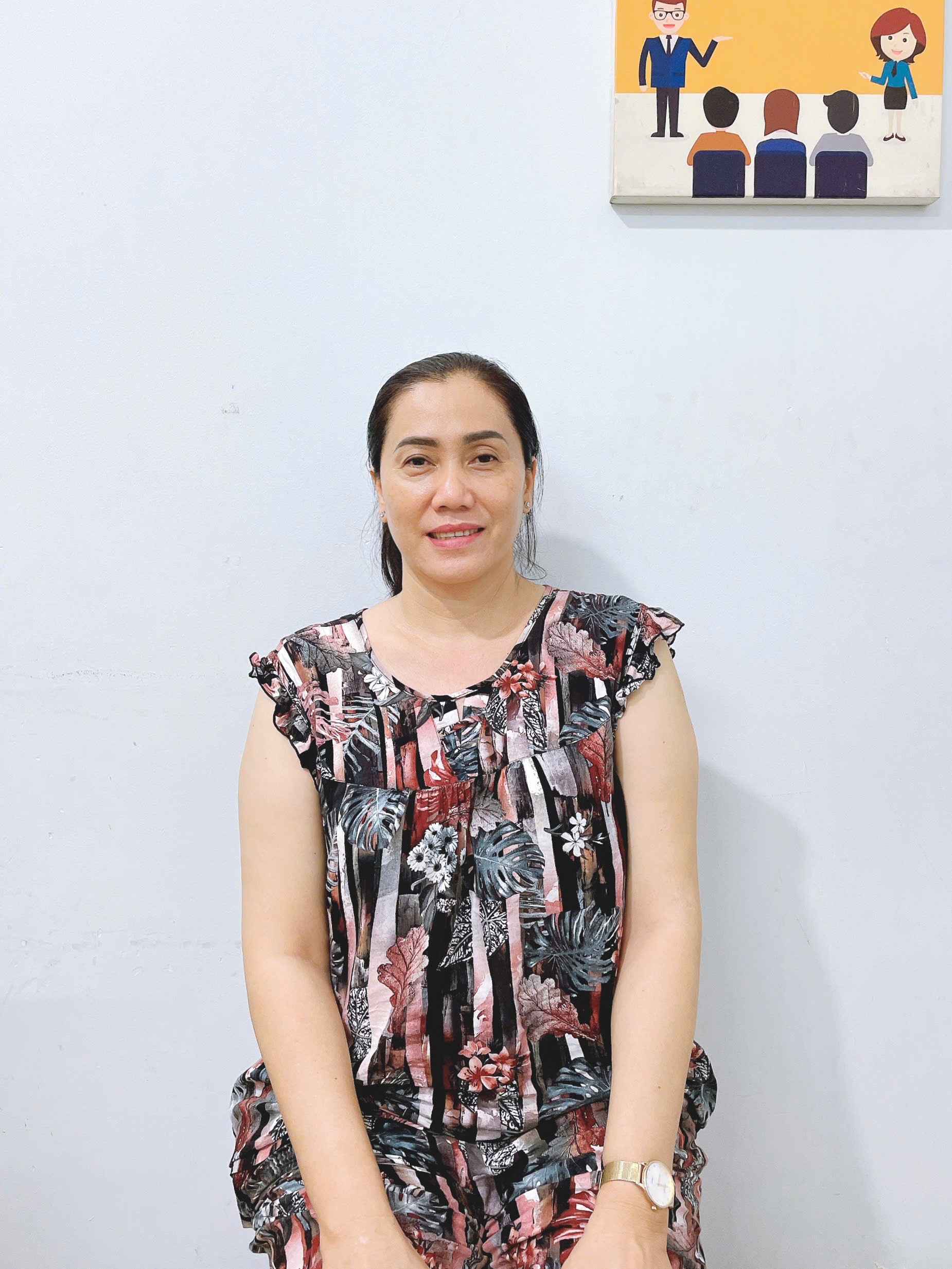 Chị Hoàng chuyên chăm sóc ông bà