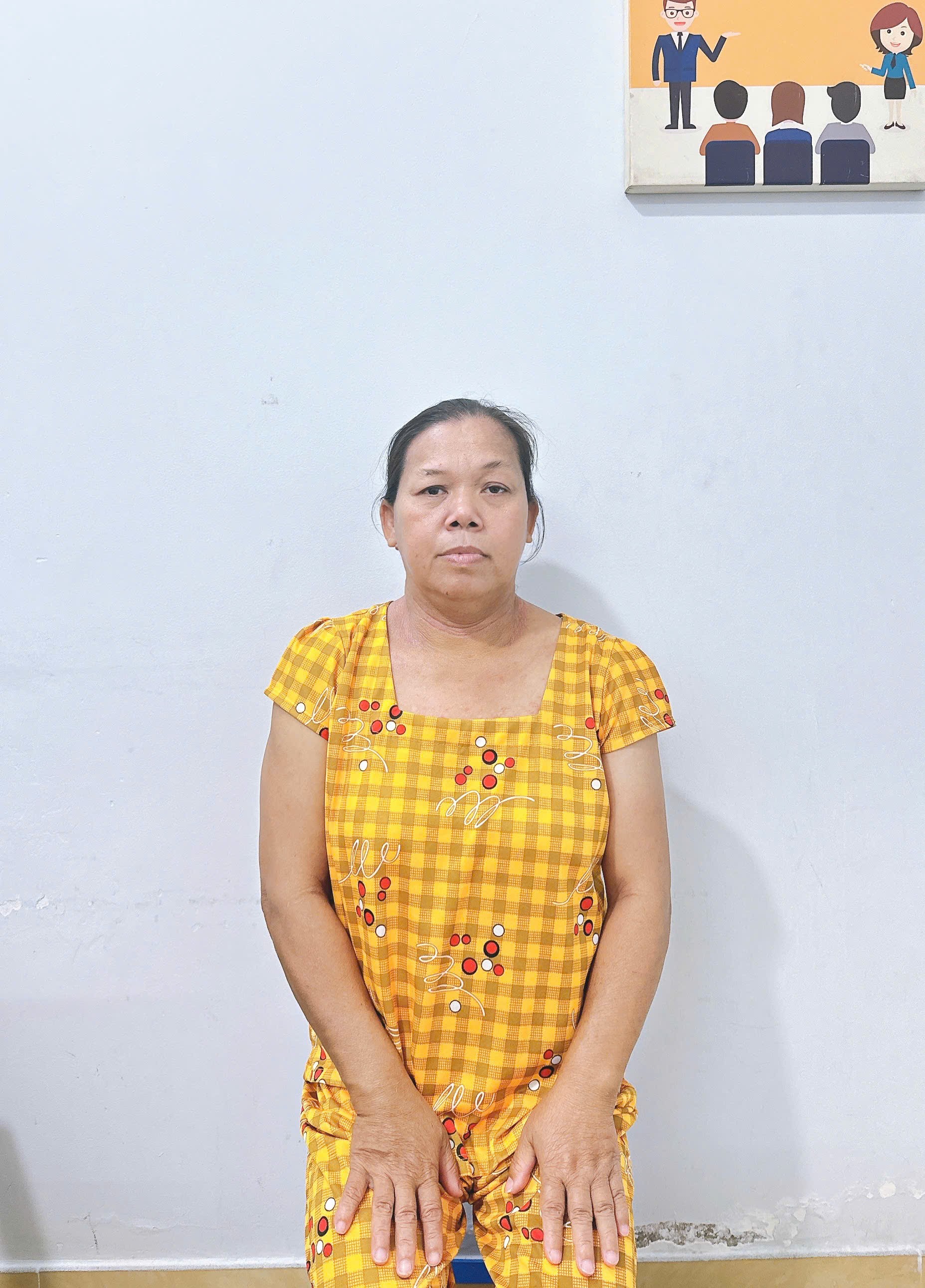 Cô Chi chuyên chăm người già, người bệnh