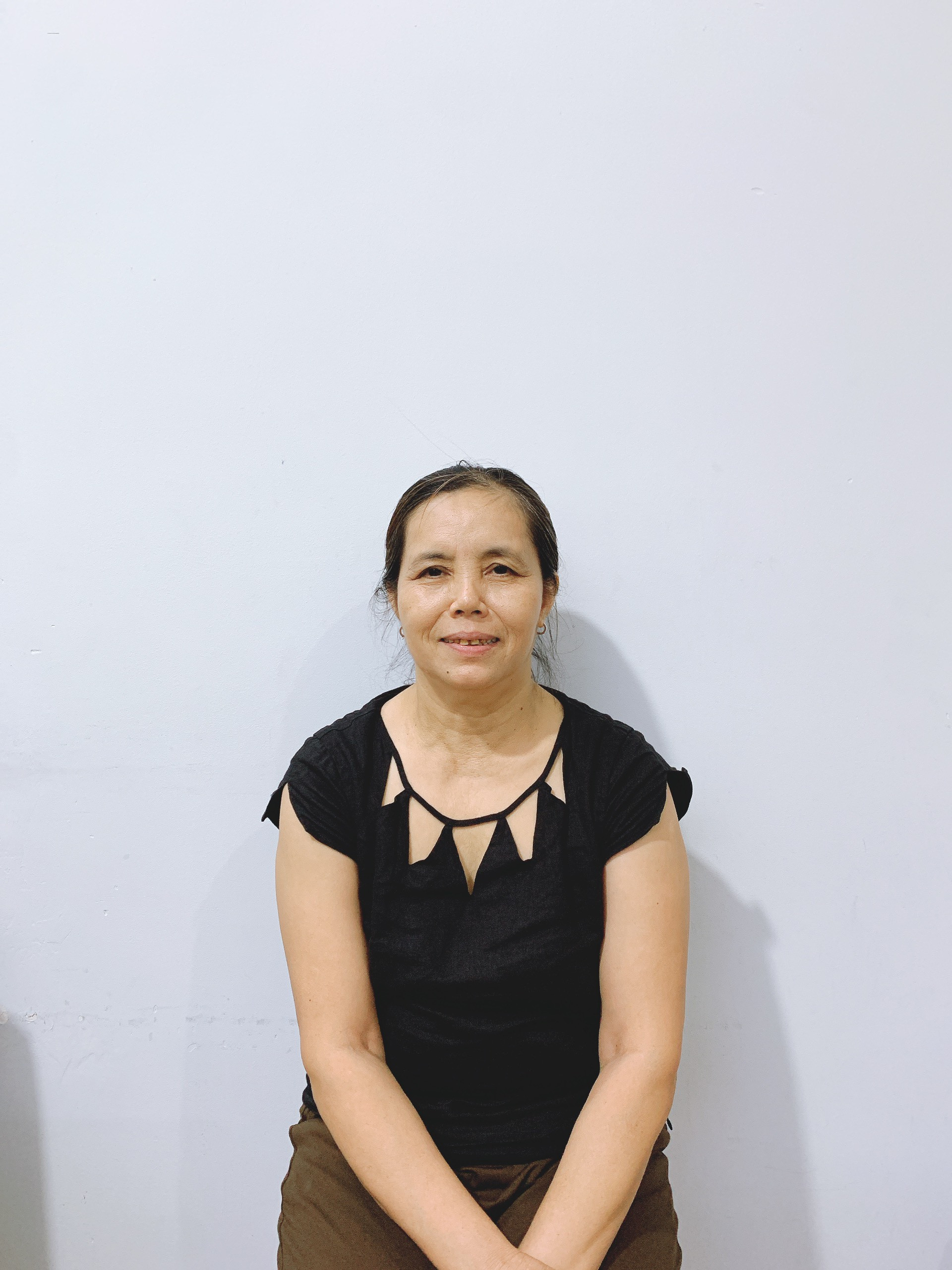 Cô Ngụ quê miền trung chịu thương chịu khó đi làm kiếm tiền lo cho gia đình