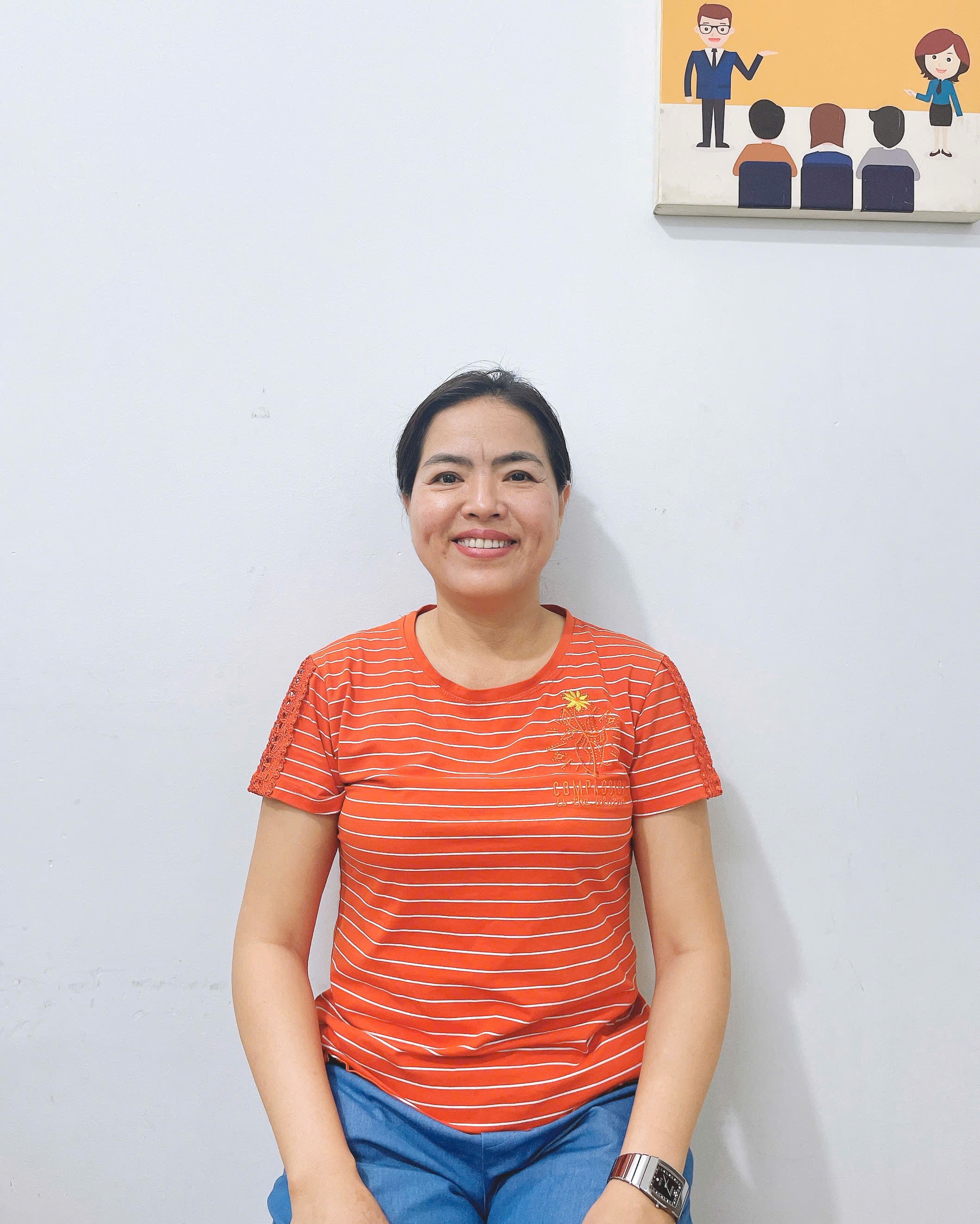 Chị Hồng nhiều năm làm giáo viên tiểu học, nhận chăm bé, giúp việc nhà