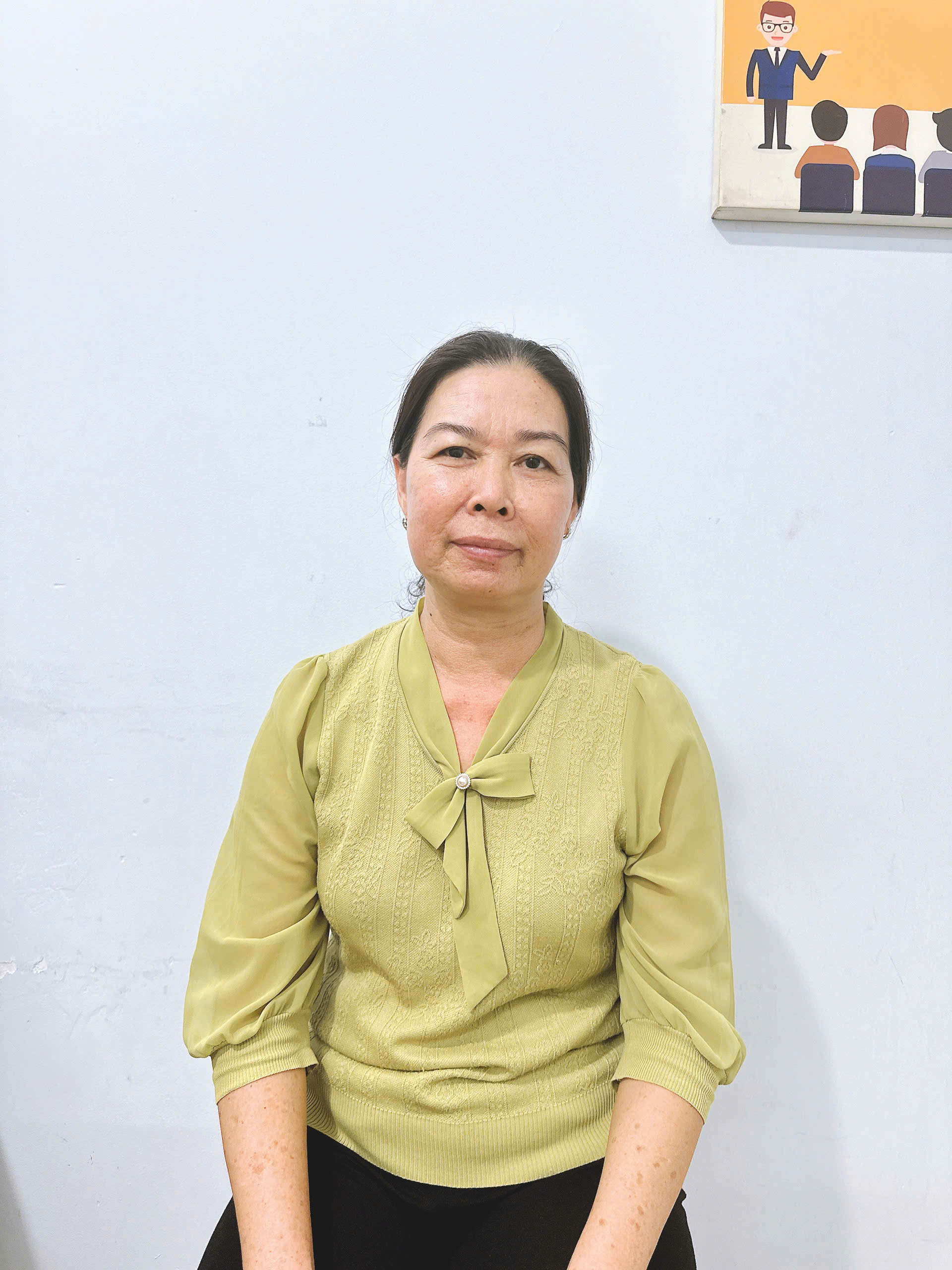 Cô Cúc người miền Tây nhỏ nhẹ hiền lành, nhận chăm em bé/phụ quán