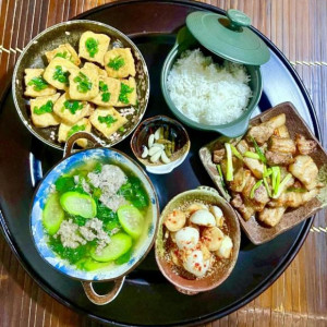 Vợ chồng cần liền chị đến nhận việc ở lại