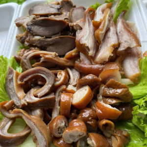 CẦN TUYỂN GẤP CÁC CÔ MIỀN TÂY LÀM VIỆC BAO ĂN Ở LẠI