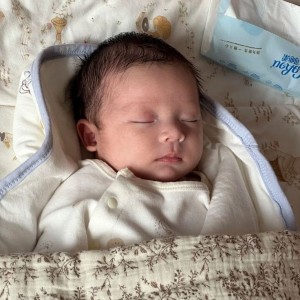 BÉ 5 THÁNG TUỔI Ở BÌNH TÂN CẦN TÌM BẢO MẪU VỀ TRÔNG COI - LƯƠNG 10 TRIỆU – BAO ĂN Ở.