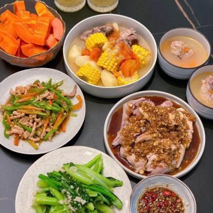 TUYỂN GẤP CÔ DƯỚI 55 TUỔI LƯƠNG 12 TRIỆU