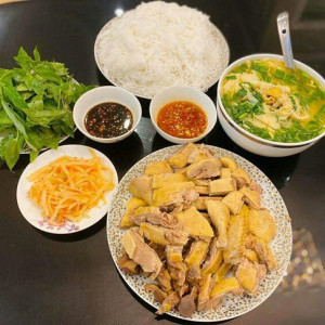 Nhà ở quận Thủ Đức cần chị về giúp việc nhà nấu ăn dọn dẹp, nhà người lớn đi làm.